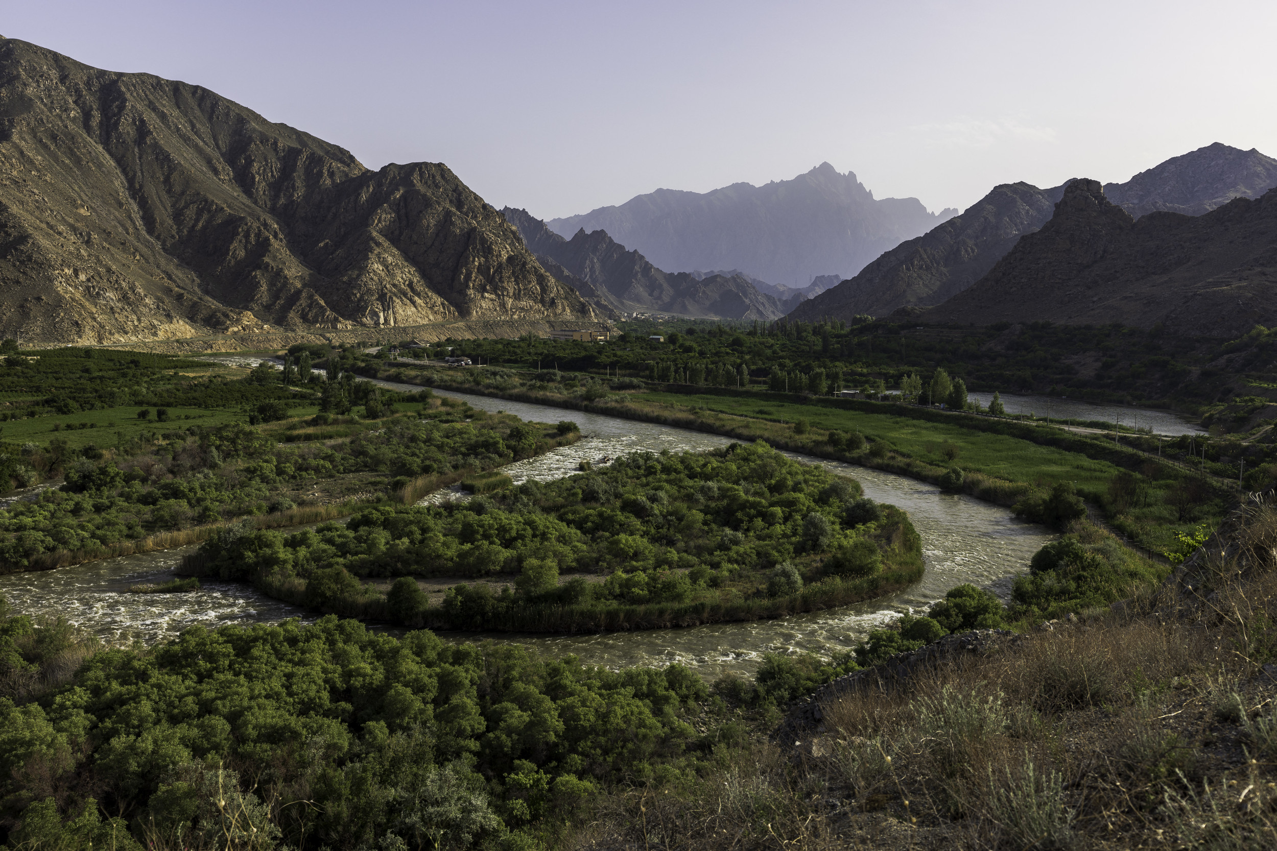 https://d.newsweek.com/en/full/2698587/southern-armenia-border-iran.jpg