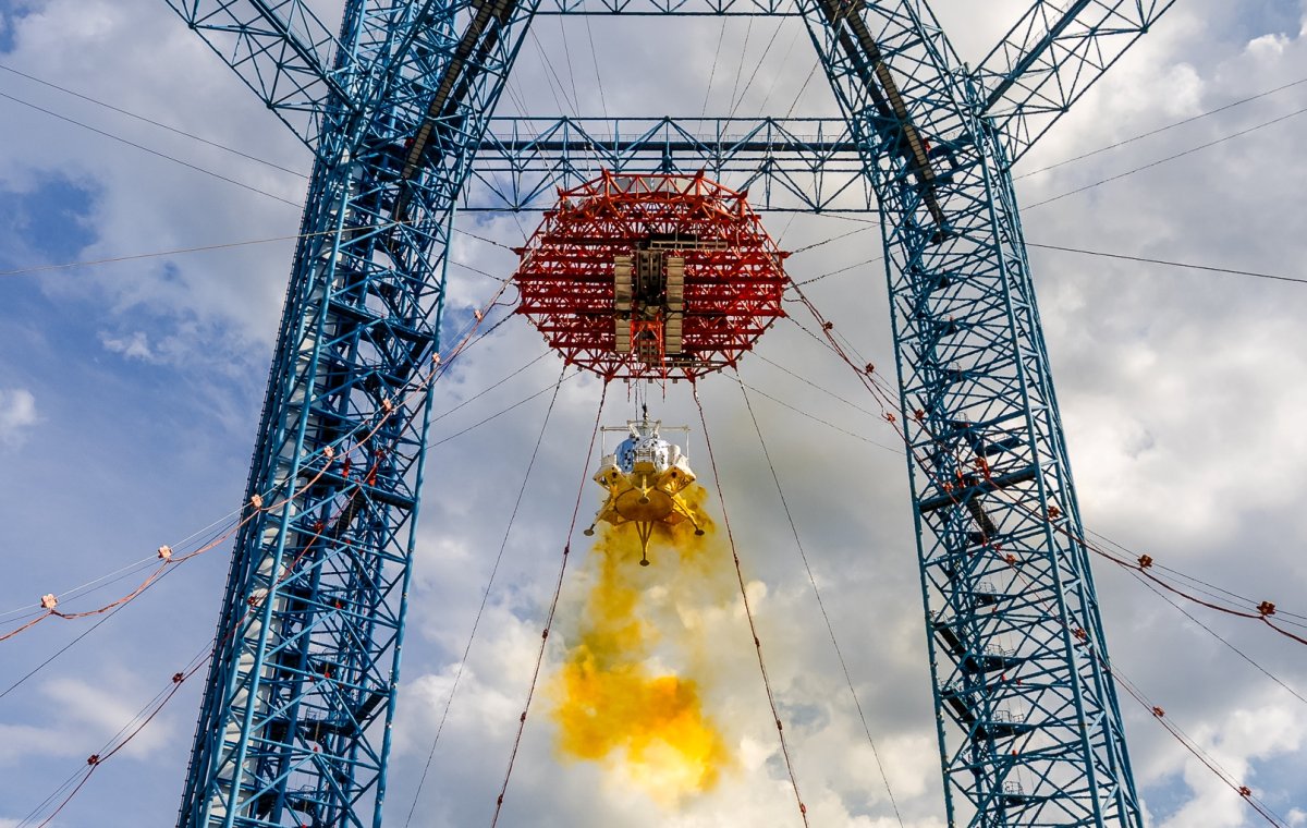 China Conducts Manned Lunar Lander Test