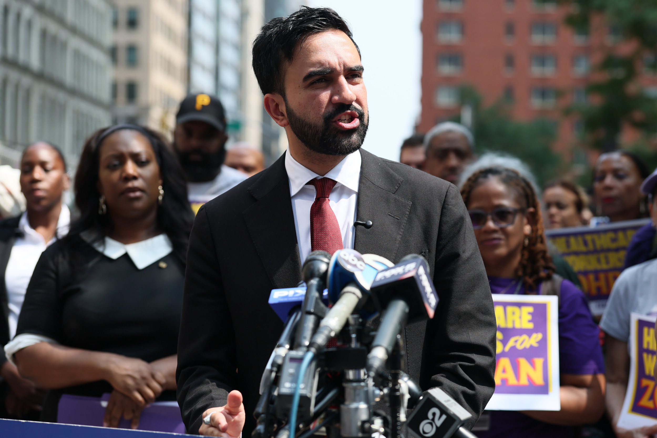 https://d.newsweek.com/en/full/2699316/nyc-mayoral-candidate-zohran-mamdani-speaks-during.jpg