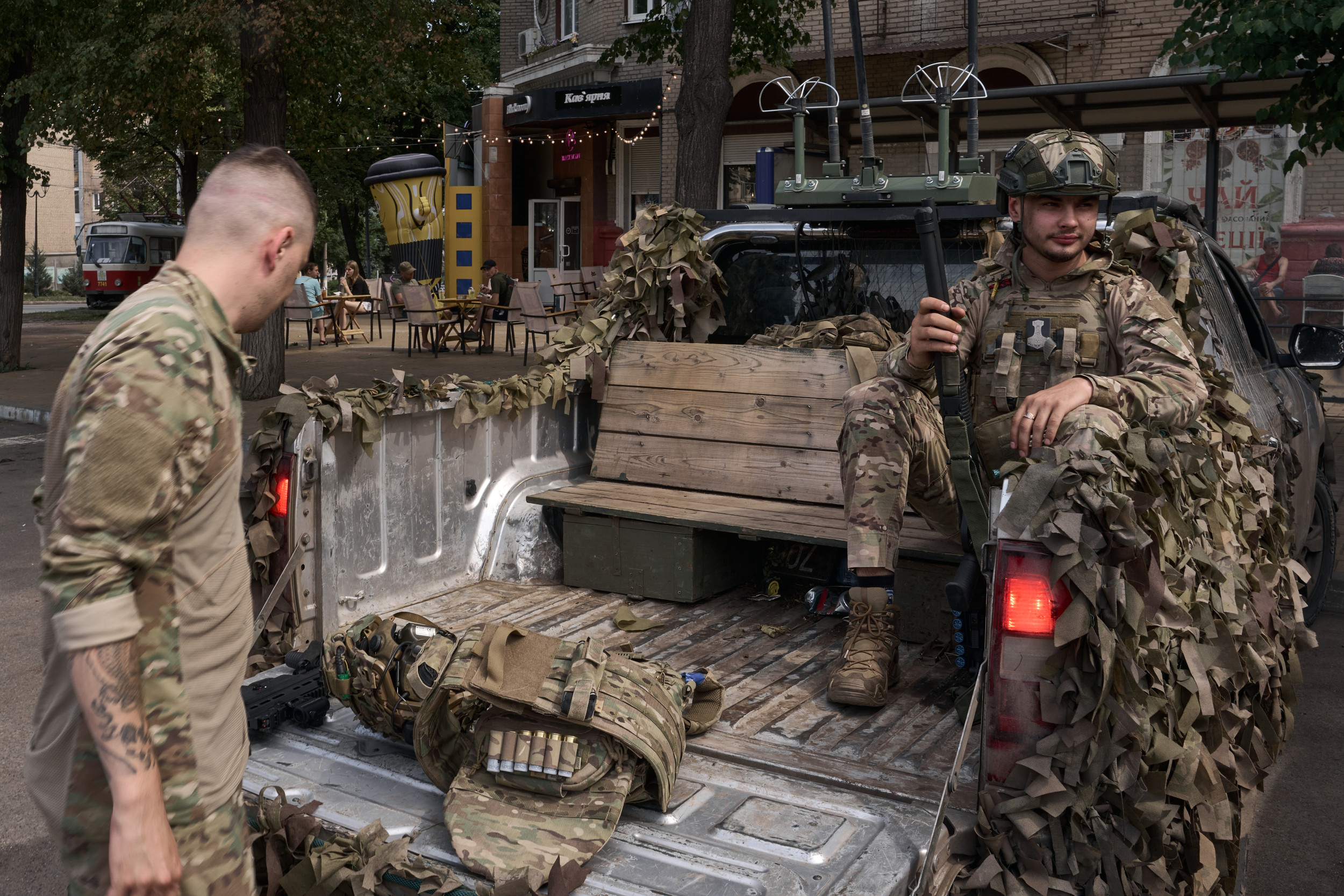 https://d.newsweek.com/en/full/2699621/ukrainian-soldiers.jpg