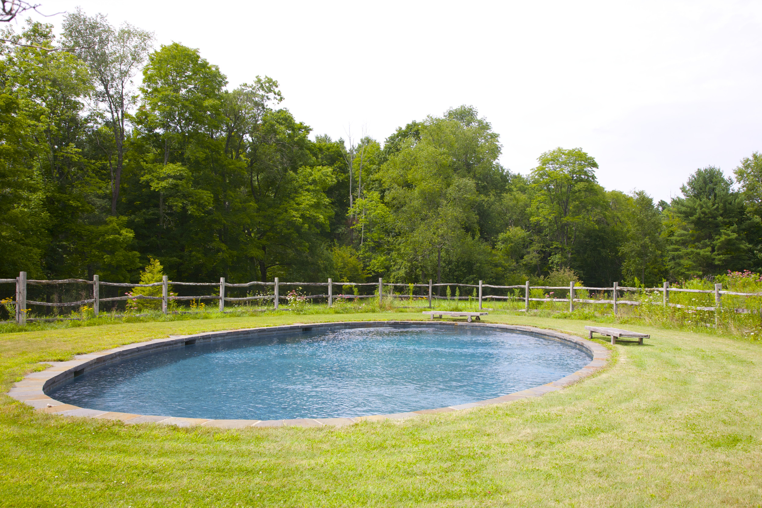 https://d.newsweek.com/en/full/2699631/swimming-pool-stock-photo.jpg