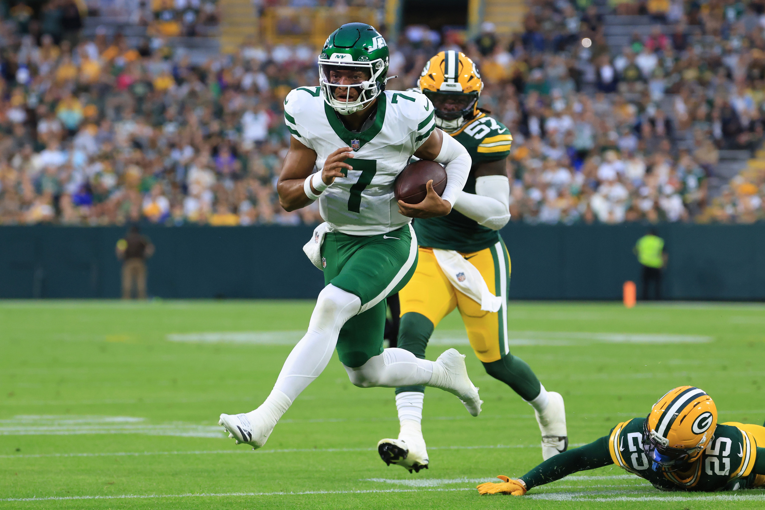 BREAKING NEWS: Green Bay Packers player Jordan Love apologized to the fans for not being able to give 100% effort and for the narrow loss to the New York Jets. The reason behind his apology brought tears to the fans and garnered sympathy. – manh