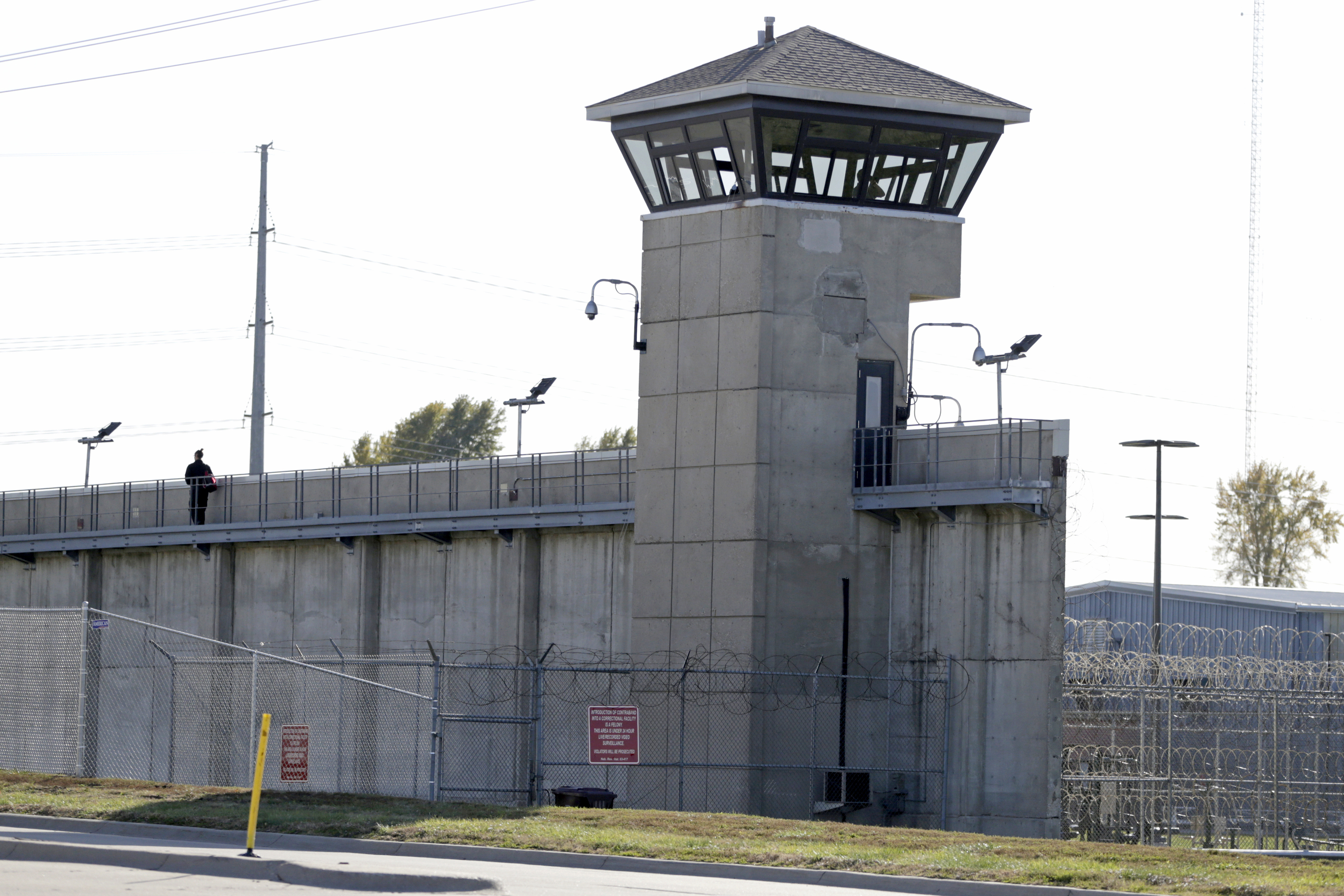 https://d.newsweek.com/en/full/2699859/nebraska-state-penitentiary.jpg