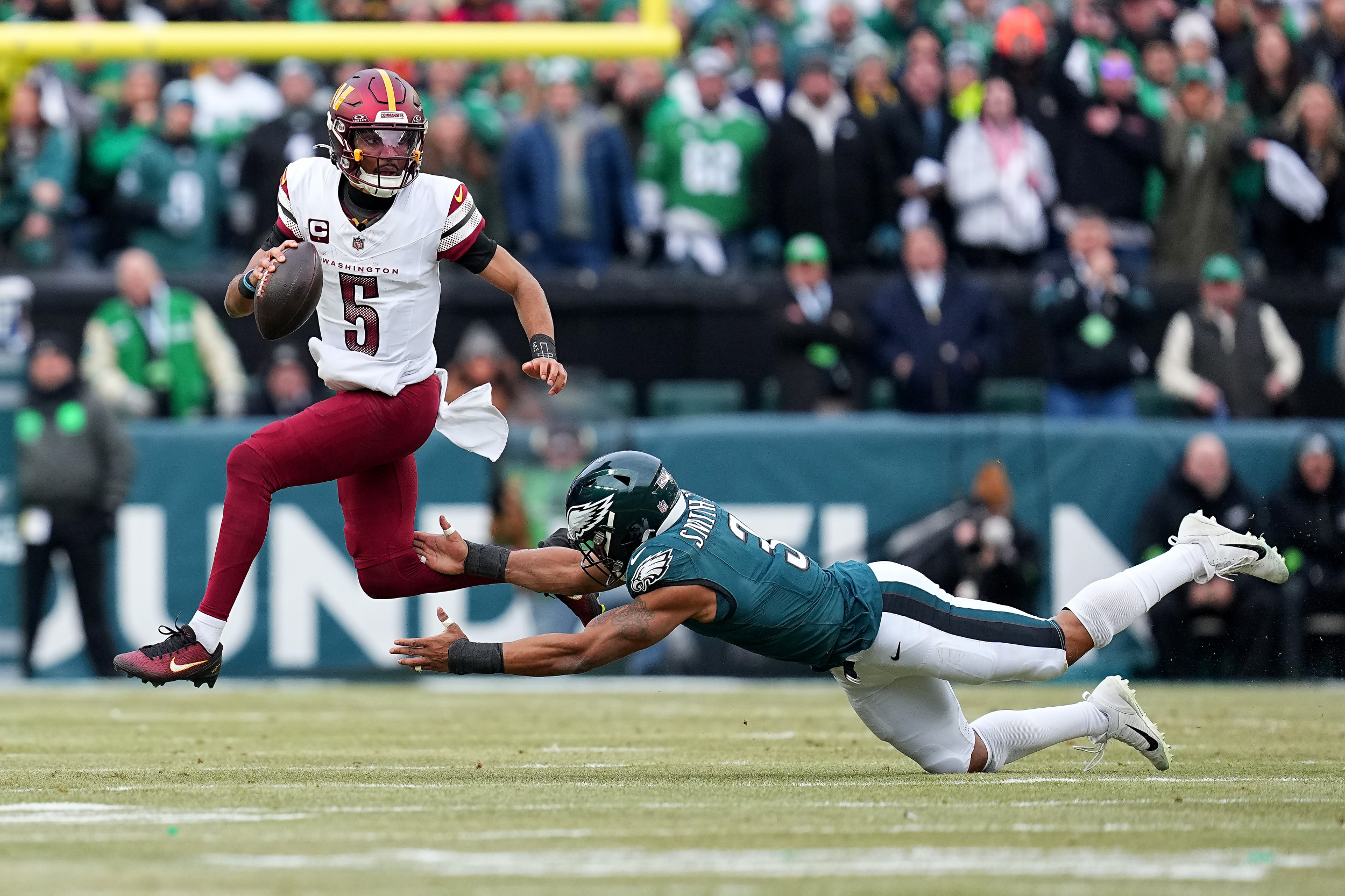 Commanders QB Jayden Daniels Rises Among NFL 2025 Top Passers