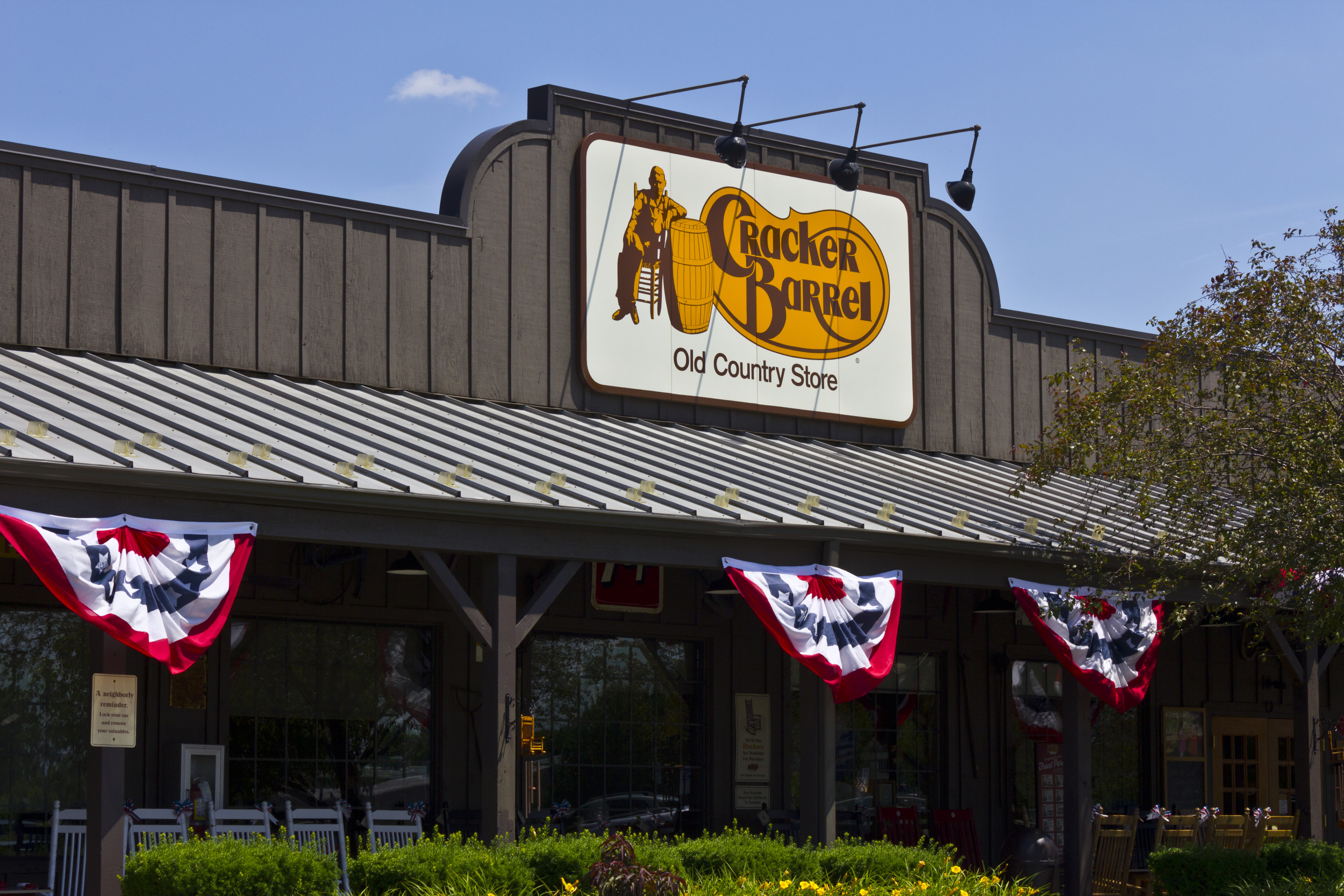 Cracker Barrel Change Leaves Fans Cold: I Hate It Cracker Barrel Change Leaves Fans Cold: I Hate It