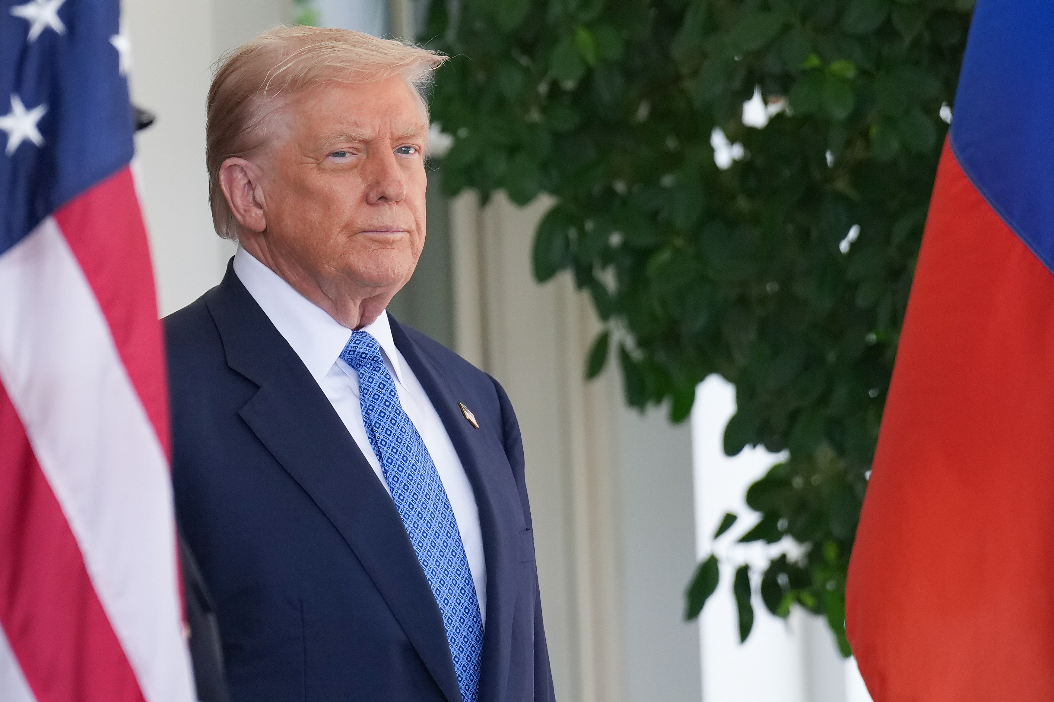 https://d.newsweek.com/en/full/2700110/president-donald-trump.jpg