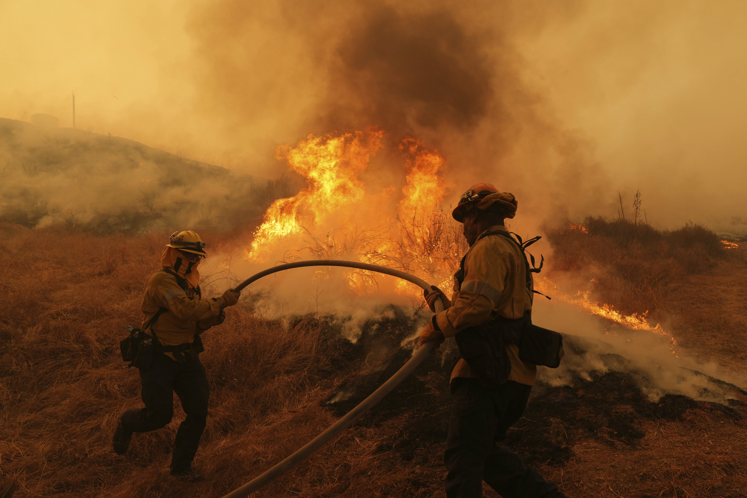 https://d.newsweek.com/en/full/2700227/california-wildfire.jpg