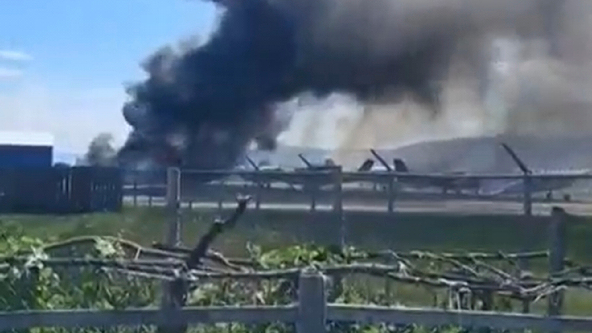 https://d.newsweek.com/en/full/2700764/plane-crash-montana.jpg