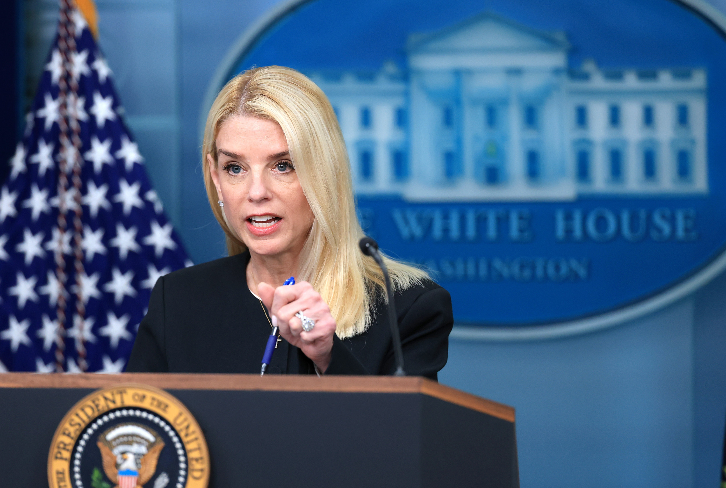 https://d.newsweek.com/en/full/2700904/pam-bondi.jpg