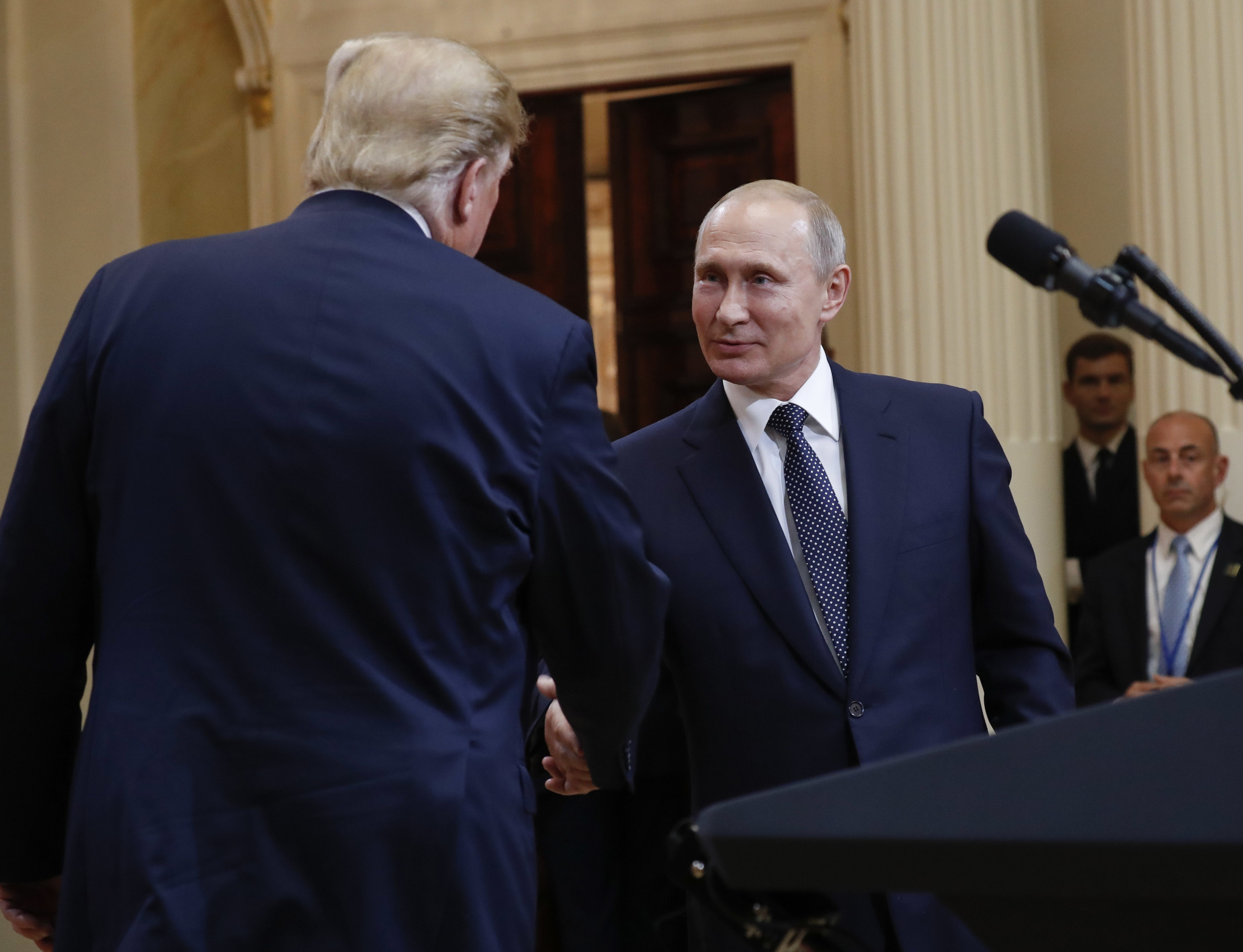 https://d.newsweek.com/en/full/2701360/putin-trump.jpg