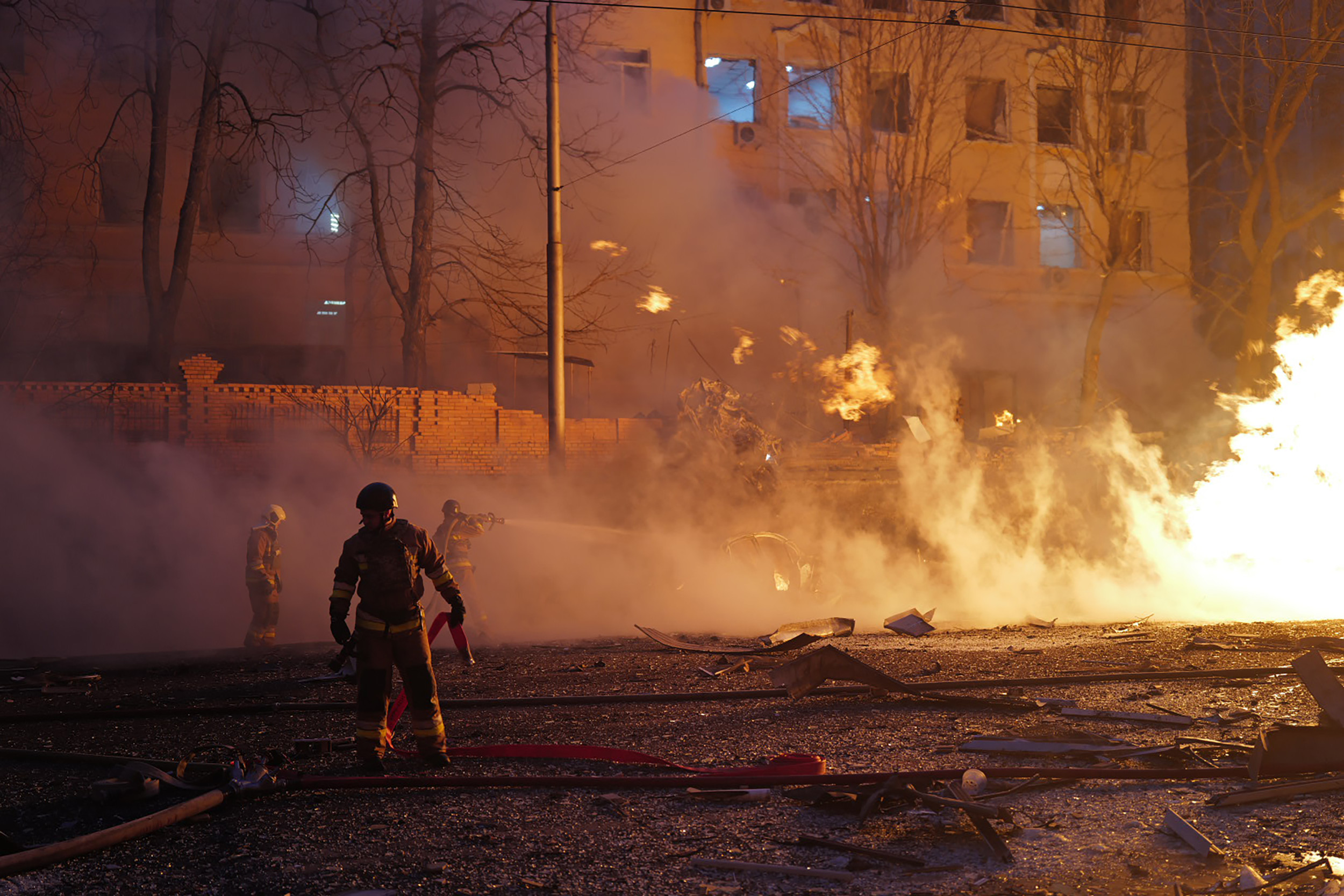 https://d.newsweek.com/en/full/2701785/russian-kinzhal-missile-attack.jpg