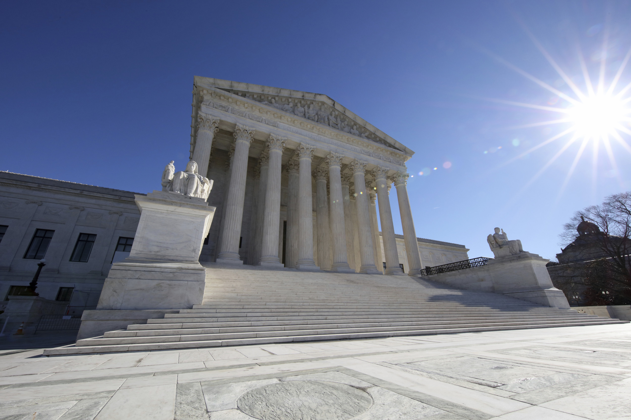 https://d.newsweek.com/en/full/2702050/supreme-court.jpg