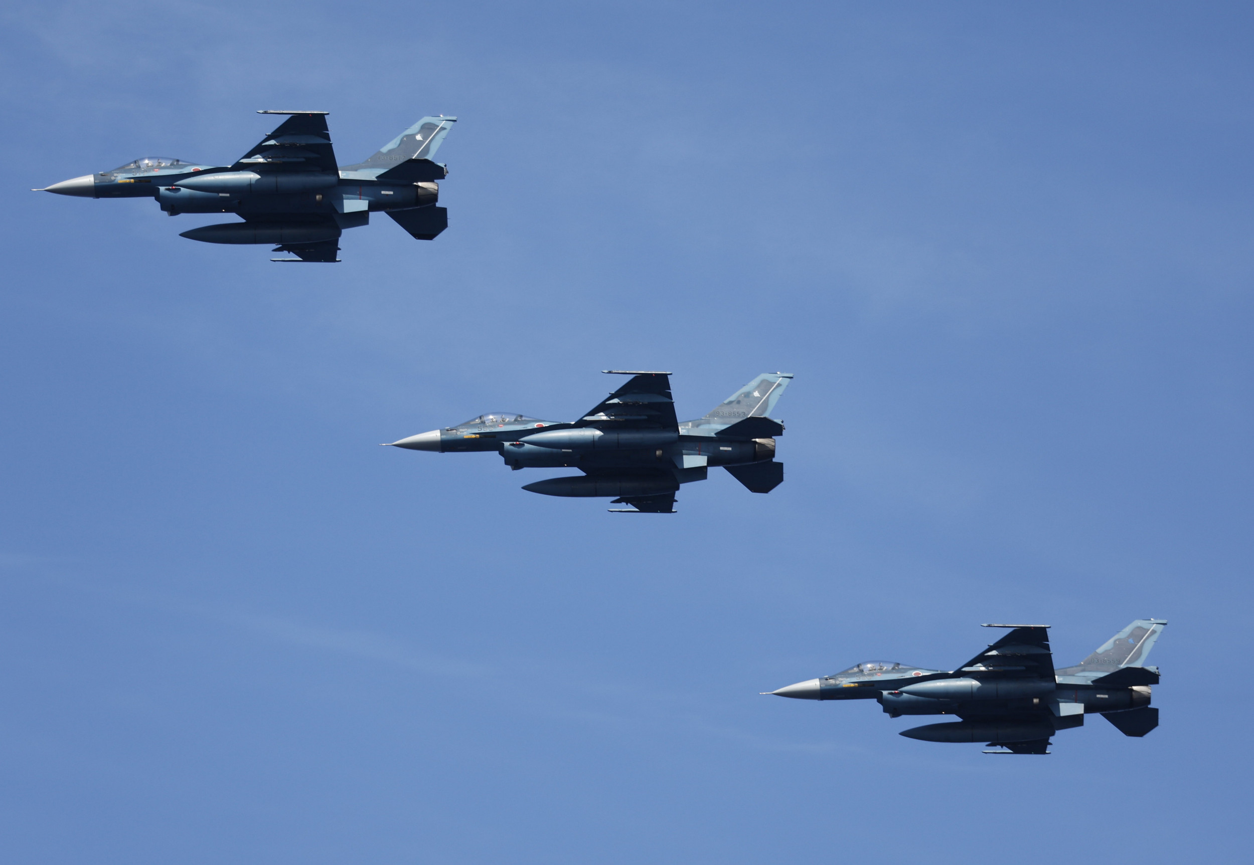 https://d.newsweek.com/en/full/2702345/japanese-f-2-fighter-jets.jpg