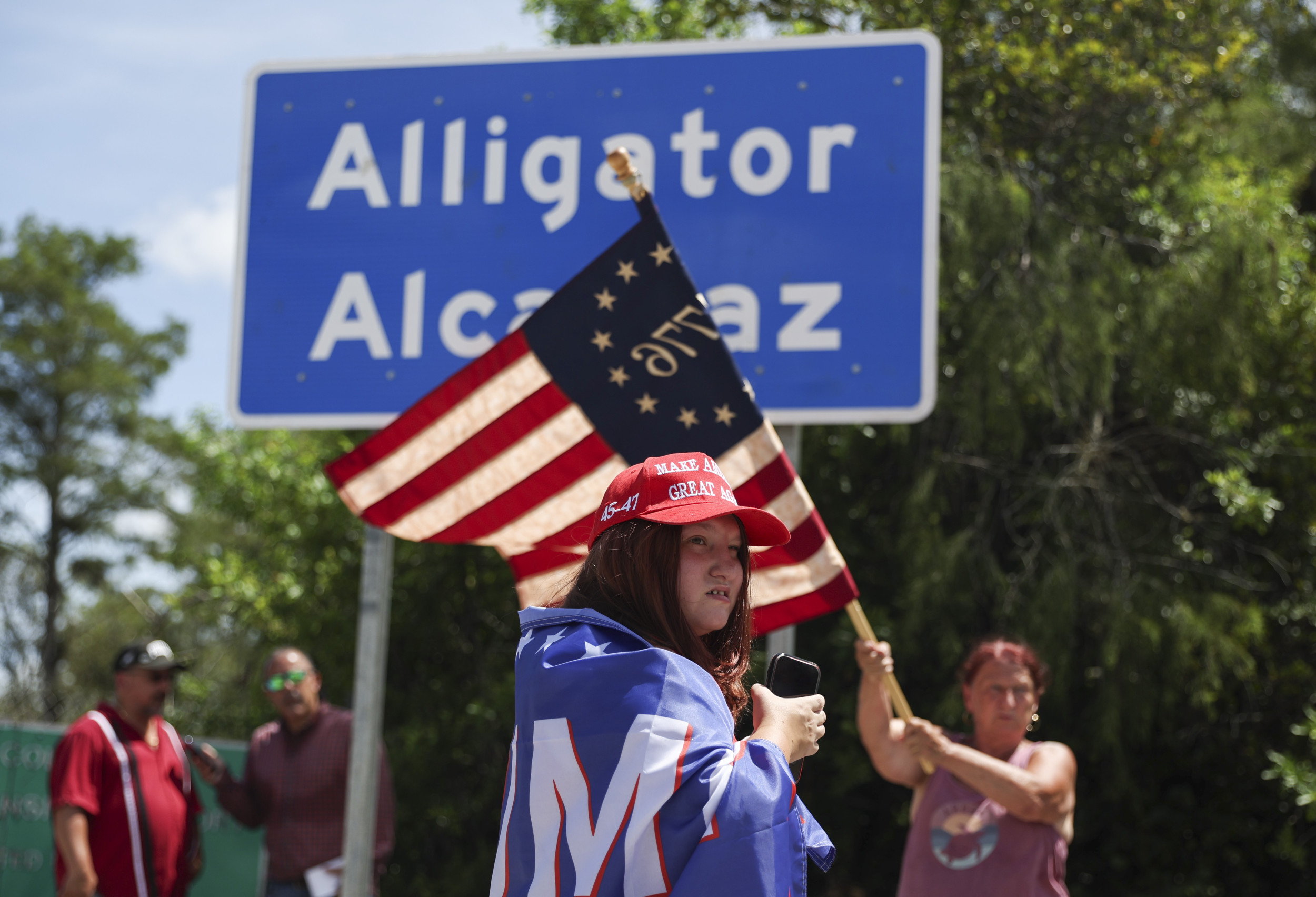 https://d.newsweek.com/en/full/2702497/immigration-florida-detention-center-dubbed-alligator-alcatraz.jpg