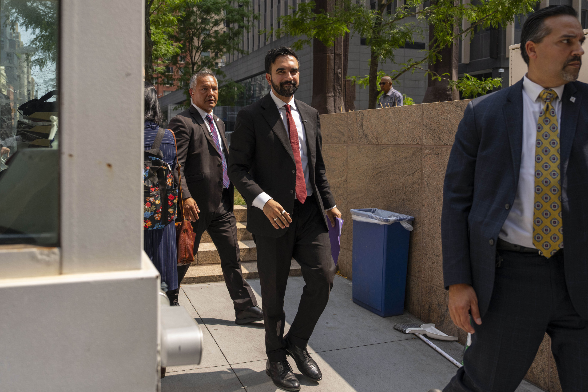 Why Was Zohran Mamdani Booed at a NYC Restaurant?