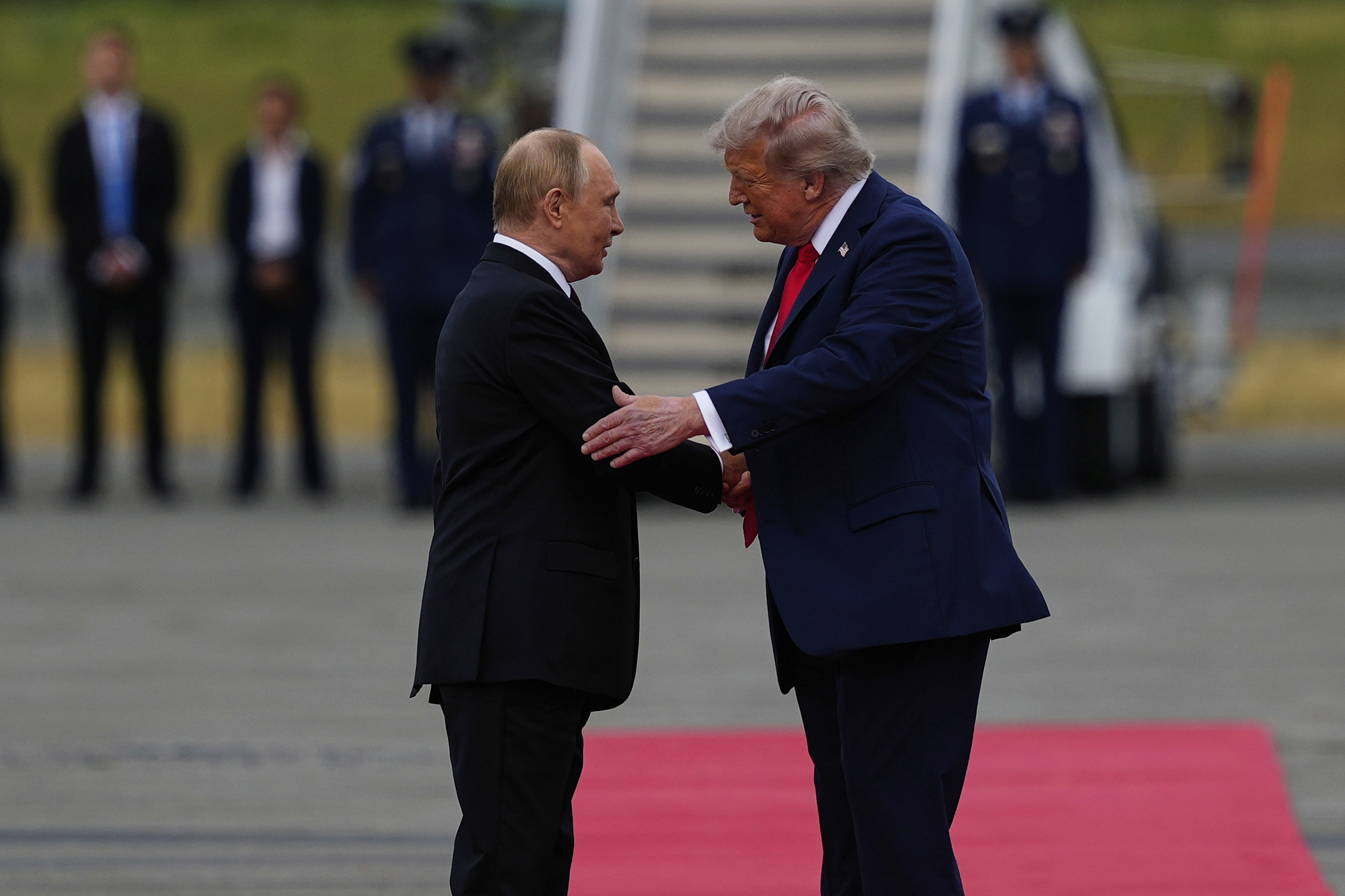 https://d.newsweek.com/en/full/2703759/trump-putin.jpg