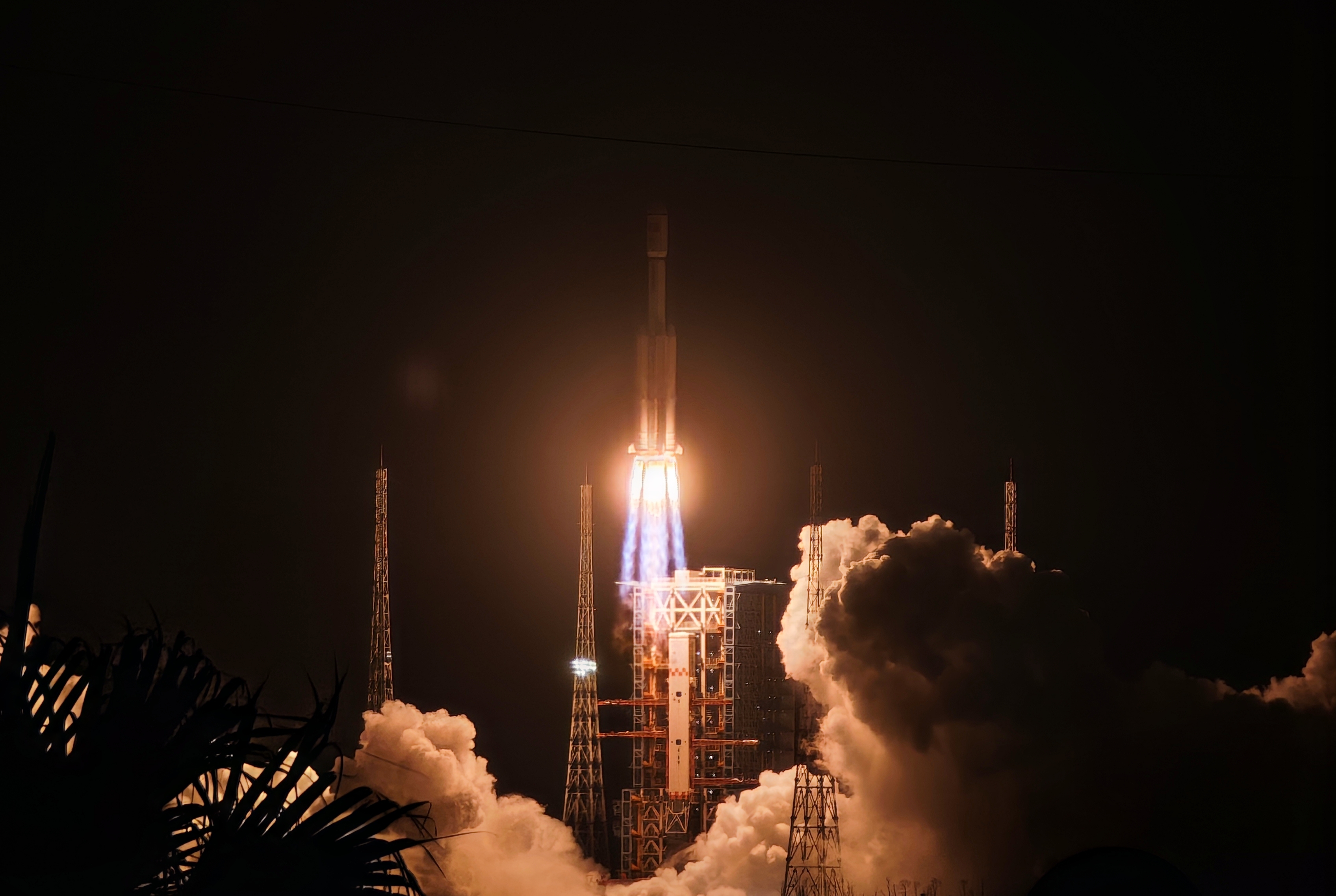 https://d.newsweek.com/en/full/2704237/china-launches-long-march-7-rocket.jpg