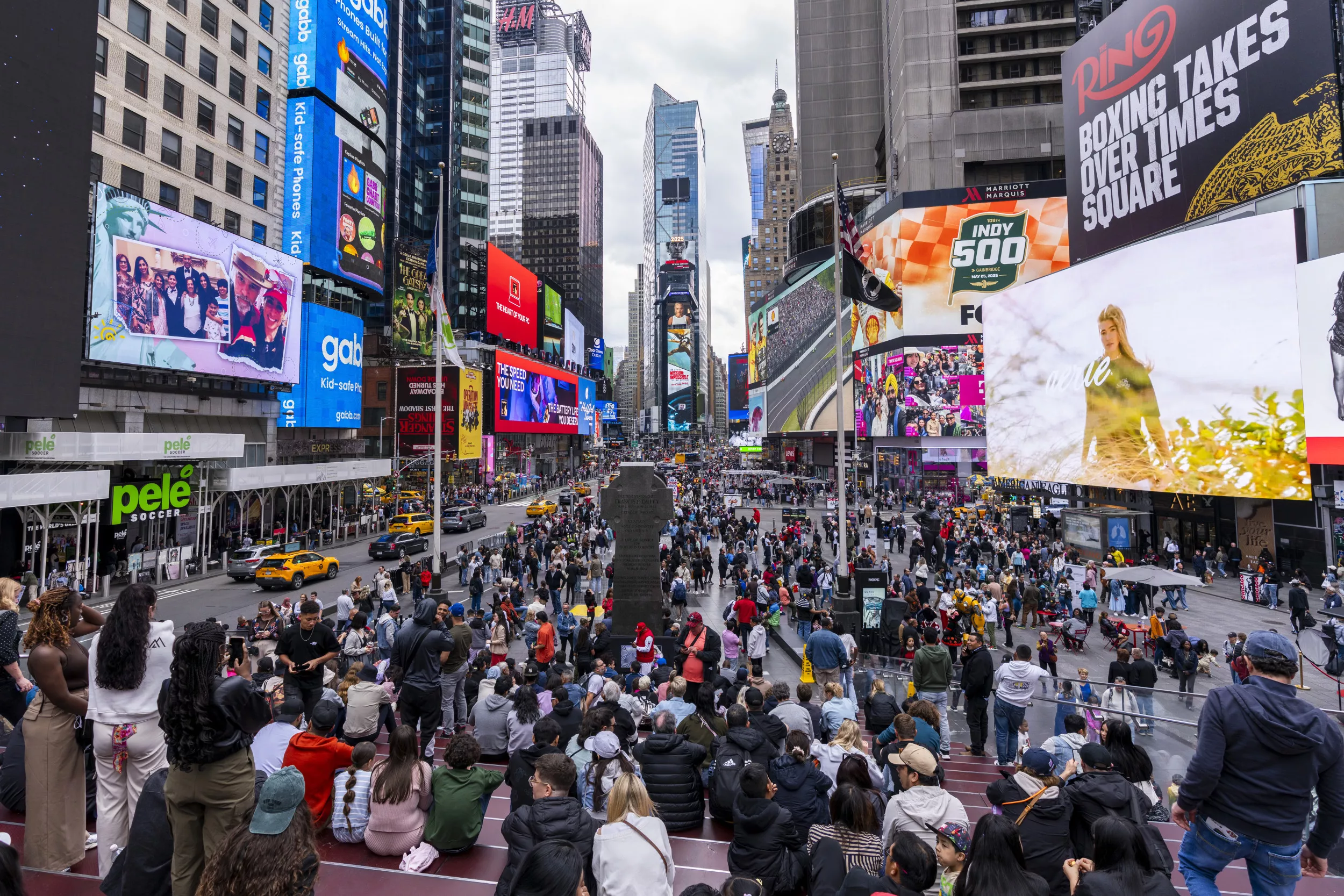 NYC Times Square Evacuated Today After Suspicious Package Discovered -  Newsweek