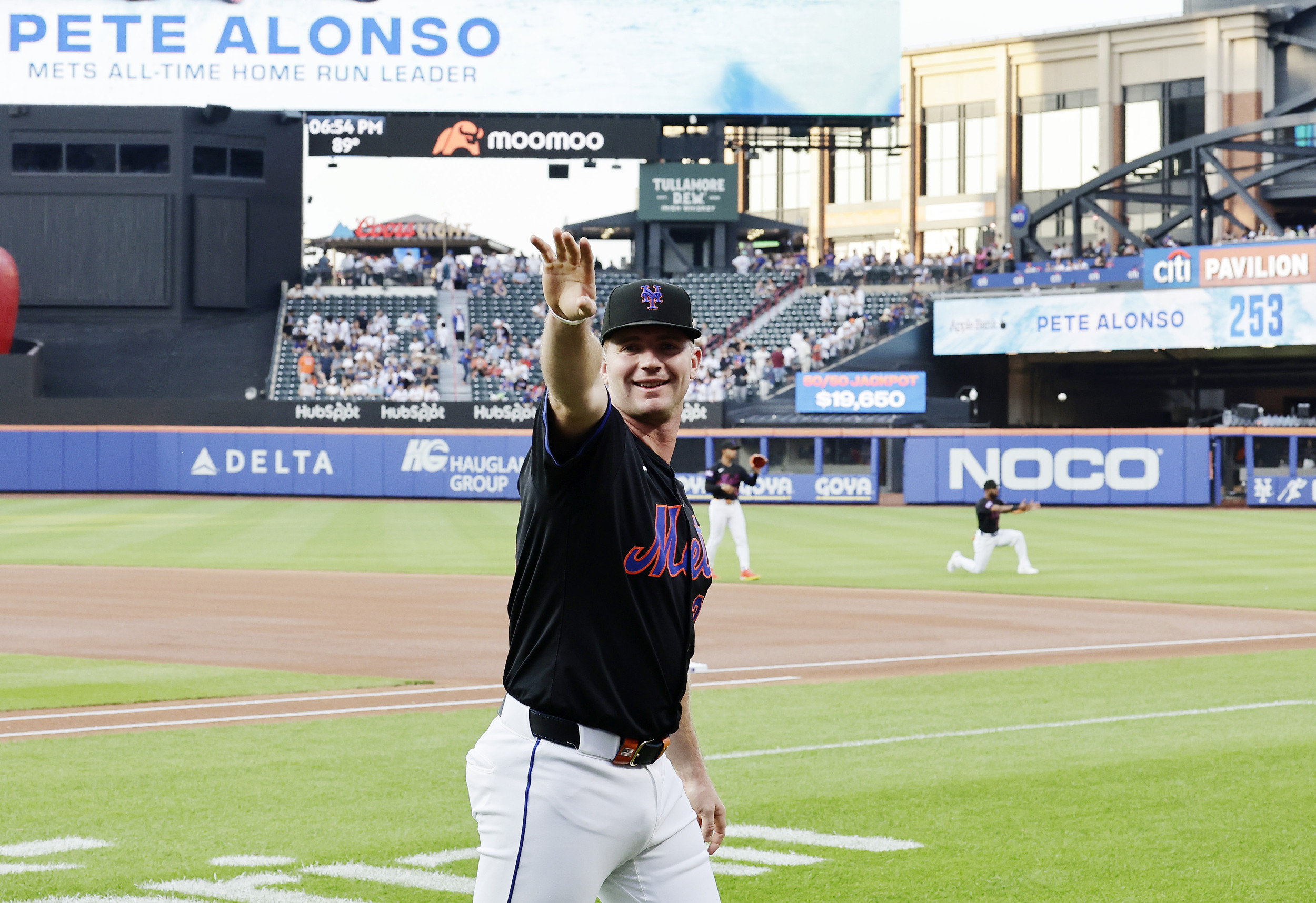Yankees May Gain Edge in Pete Alonso Signing Due to Personal Link