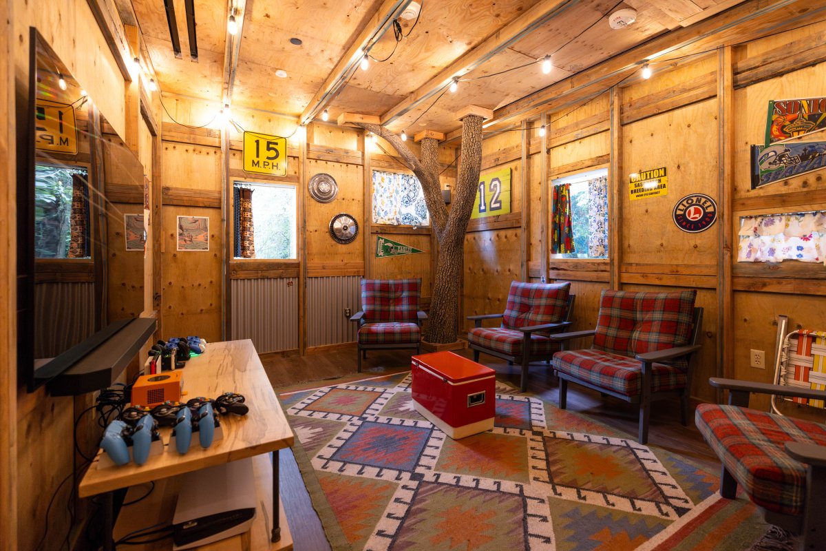 Riot Mercer treehouse room