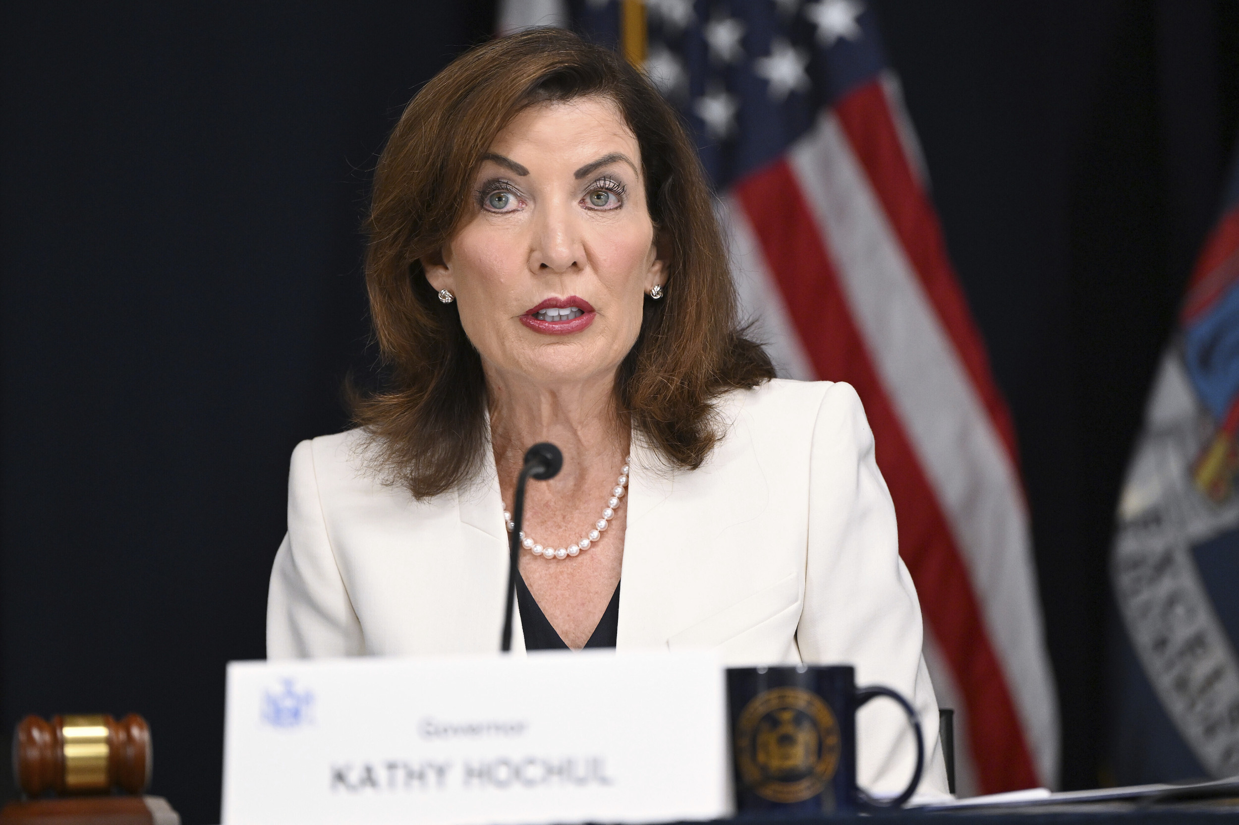 https://d.newsweek.com/en/full/2705702/new-york-governor-kathy-hochul.jpg