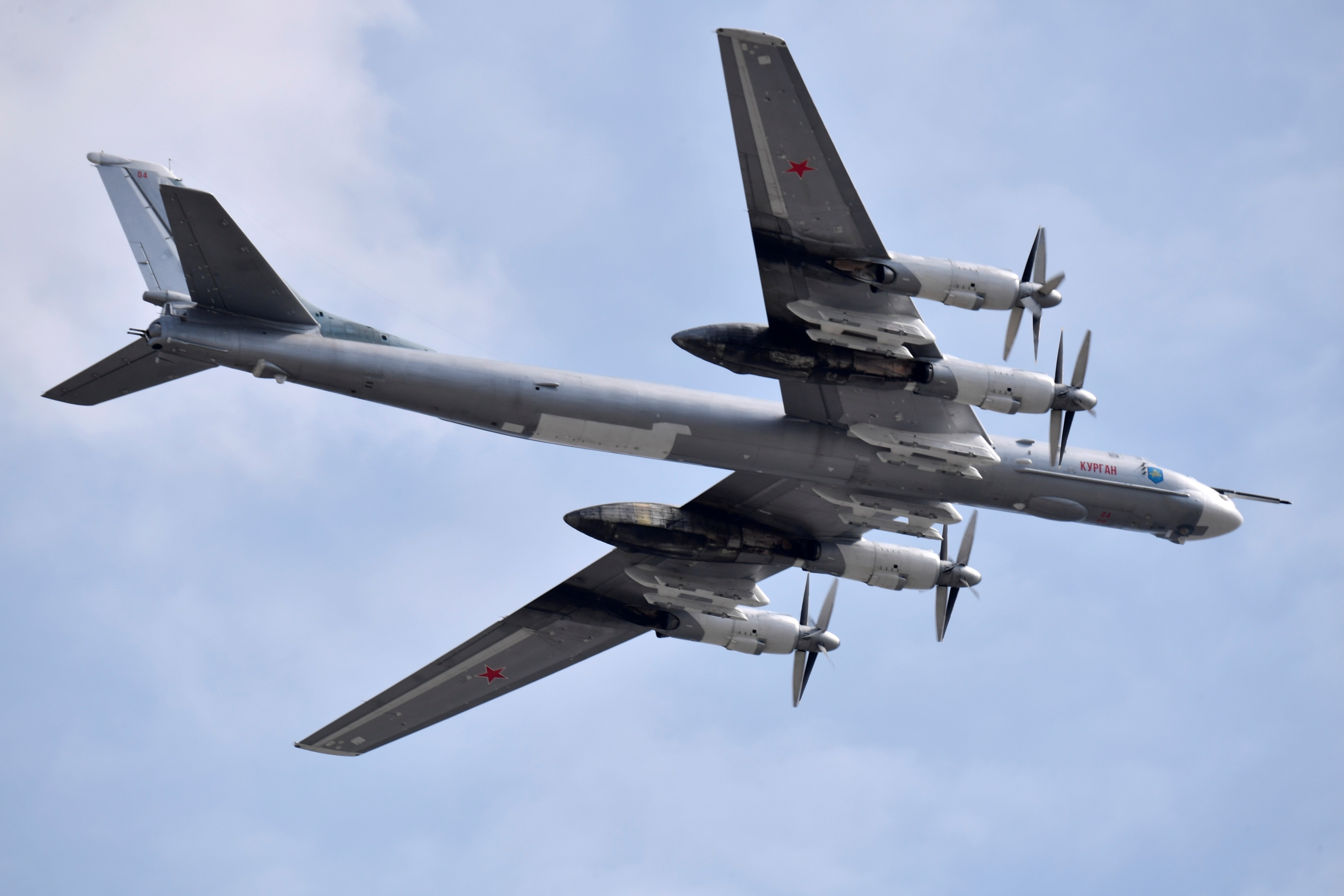 https://d.newsweek.com/en/full/2705761/russian-tu-95ms-strategic-bomber.jpg