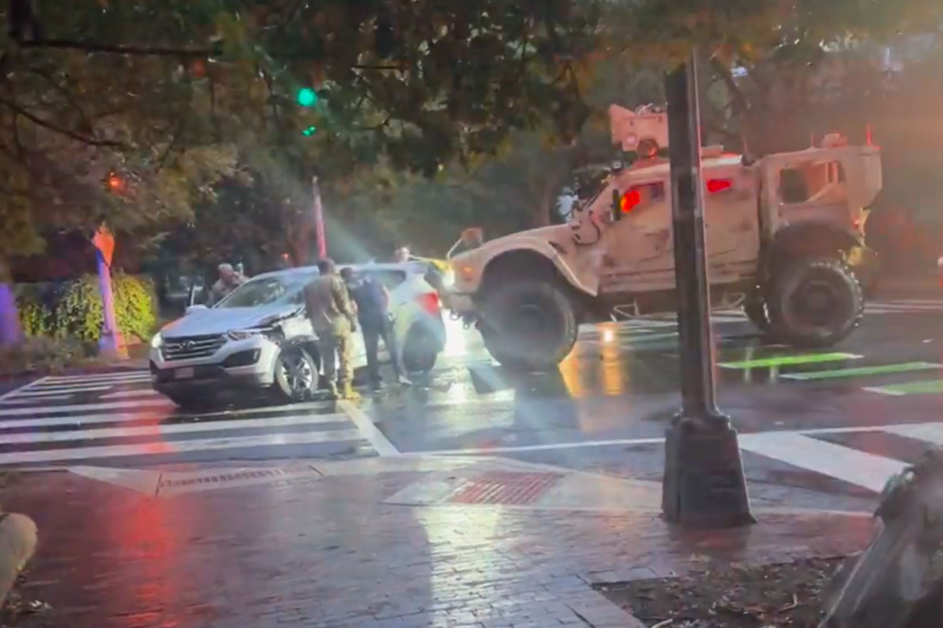https://d.newsweek.com/en/full/2706441/national-guard-washington.jpg