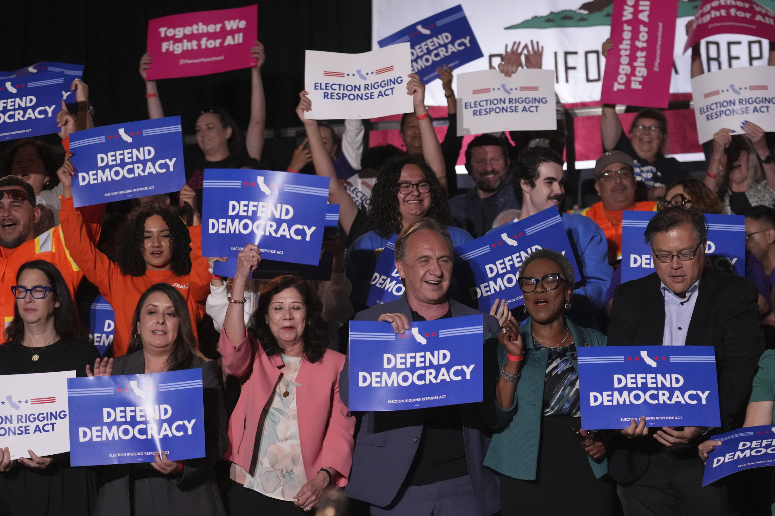 https://d.newsweek.com/en/full/2706507/redistricting.jpg