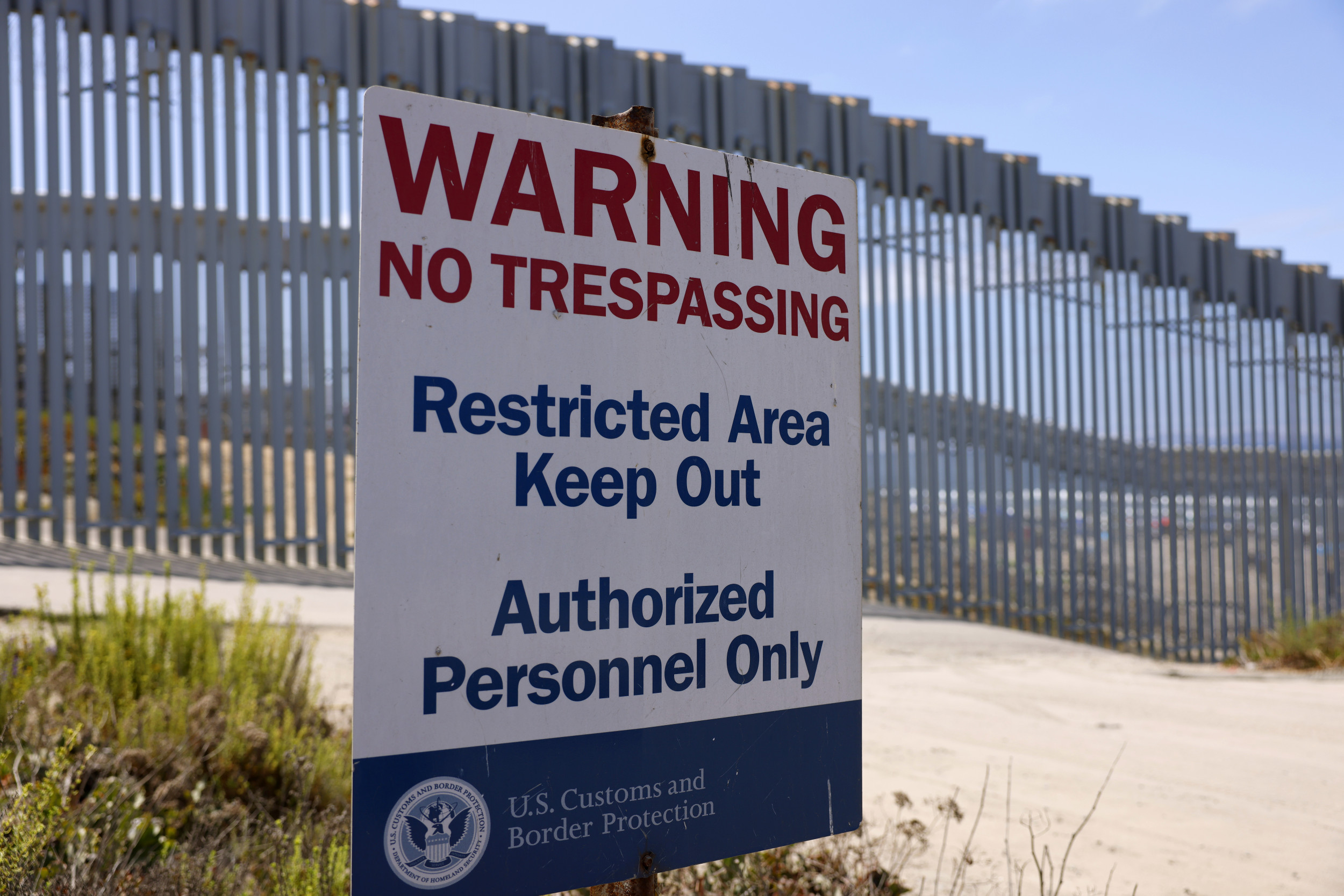 https://d.newsweek.com/en/full/2706723/immigration.jpg