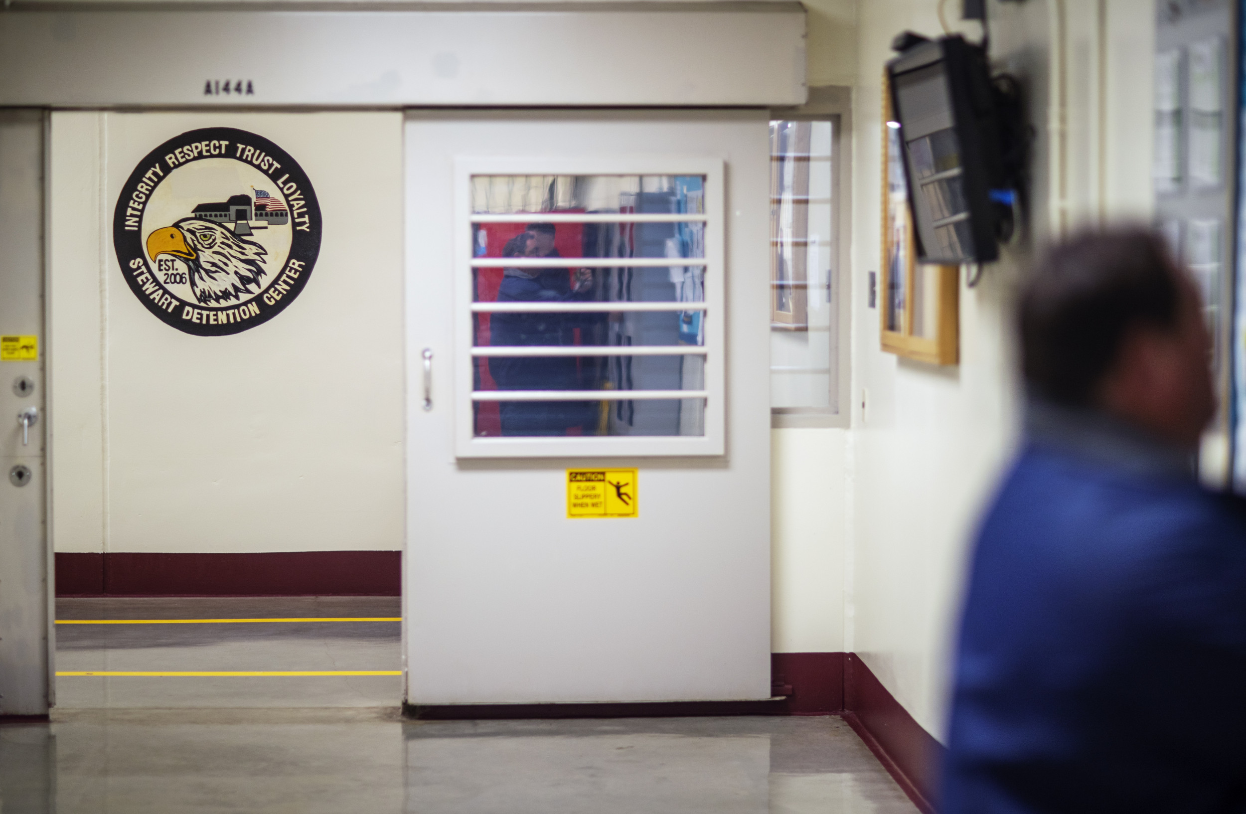 https://d.newsweek.com/en/full/2707273/stewart-detention-center.jpg