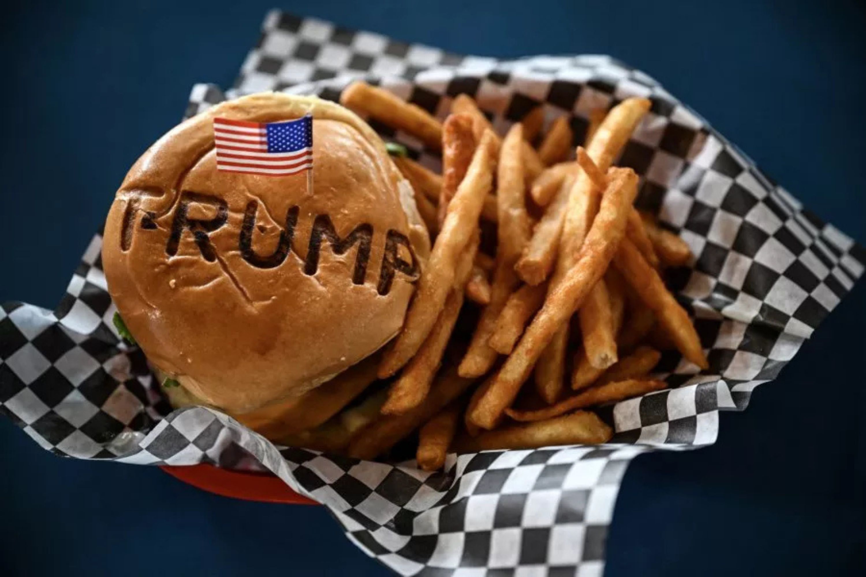 https://d.newsweek.com/en/full/2707432/trump-burger.jpg