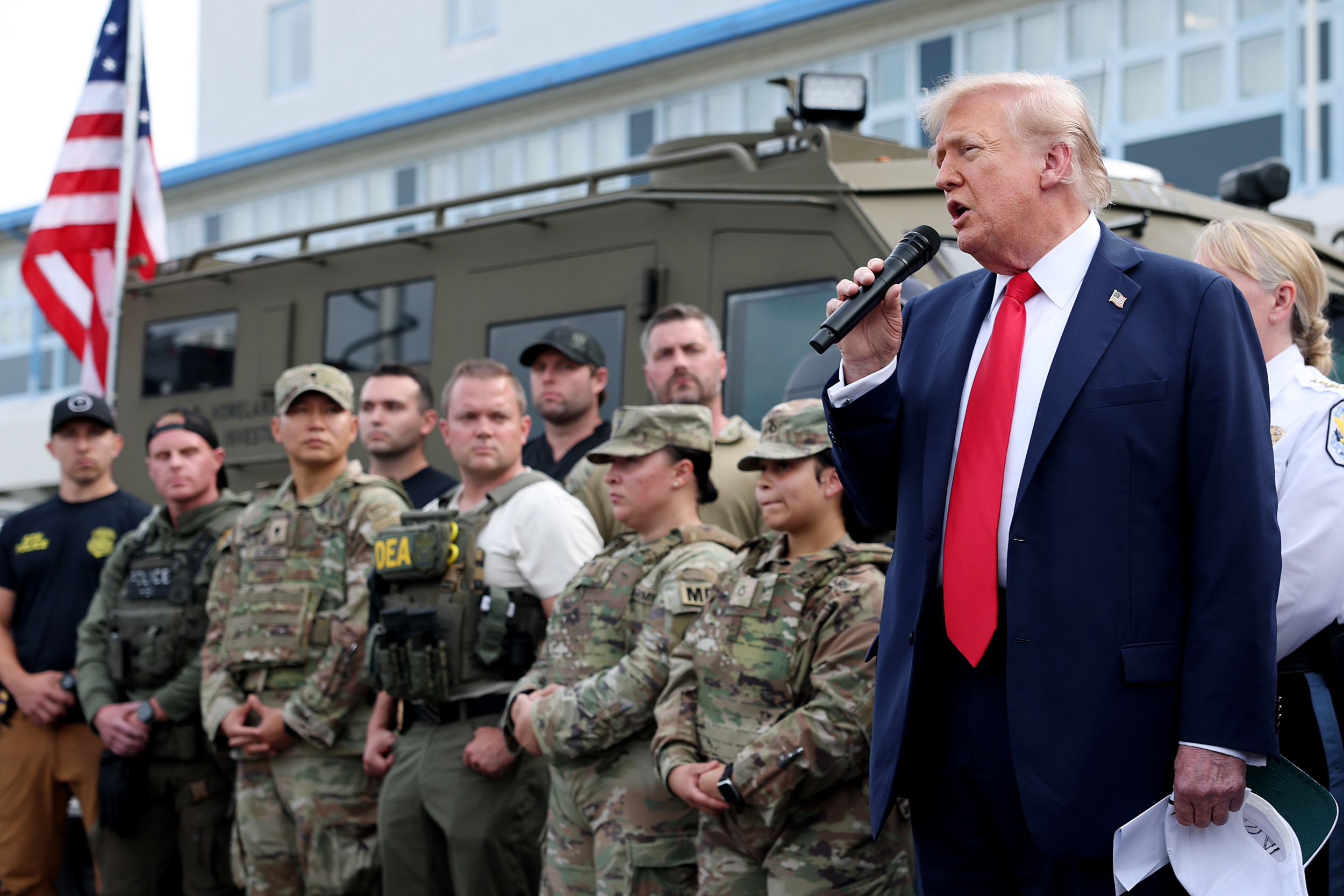 https://d.newsweek.com/en/full/2707942/donald-trump-washington-national-guard.jpg