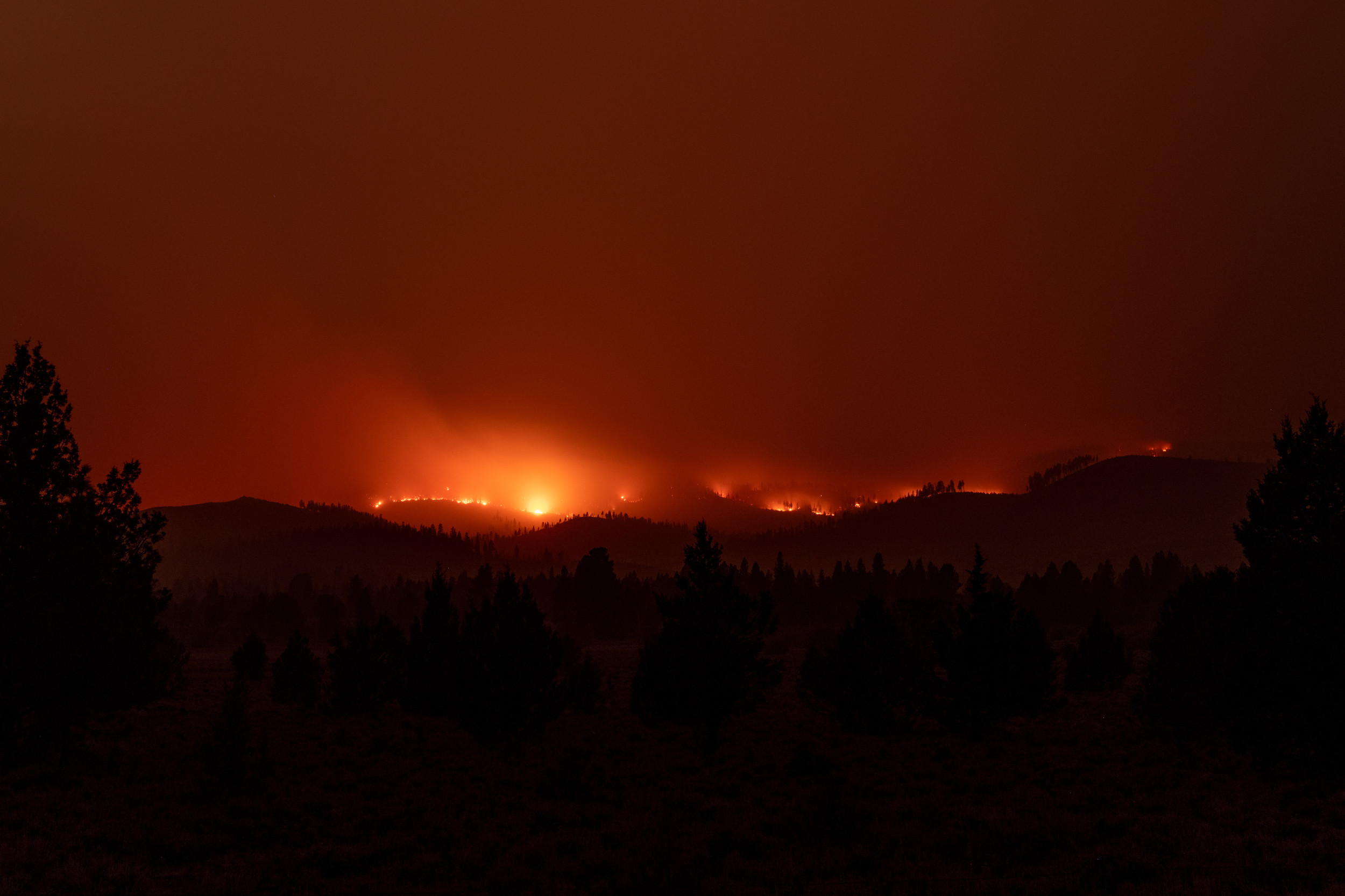 Thousands Warned of Burning Eyes Amid Wildfire Threat