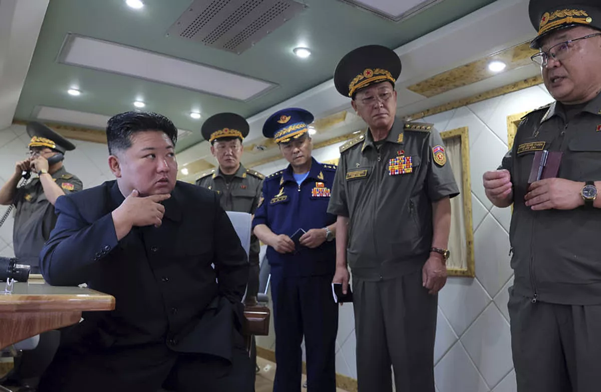 https://d.newsweek.com/en/full/2708654/kim-jong-un.webp