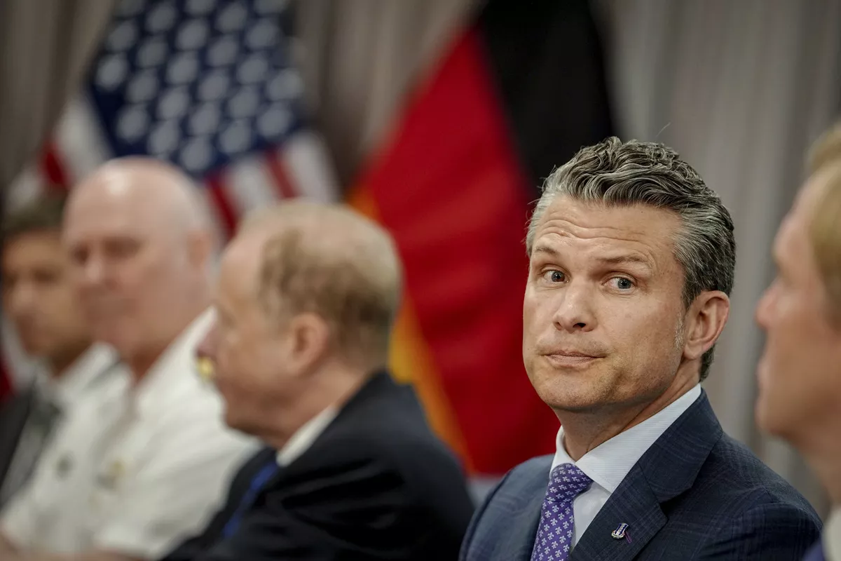https://d.newsweek.com/en/full/2708685/pete-hegseth.webp