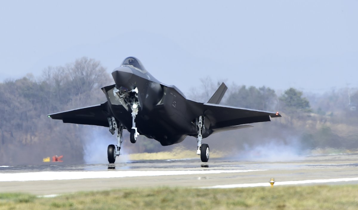 Atterraggio a F -35 alla base di aerei sudcoreani