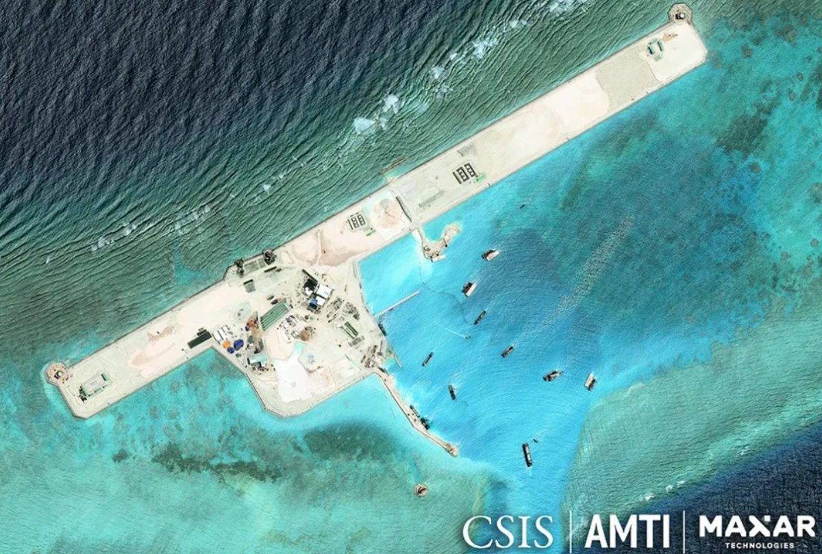 Il Vietnam estende l'isola artificiale di Lad Reef