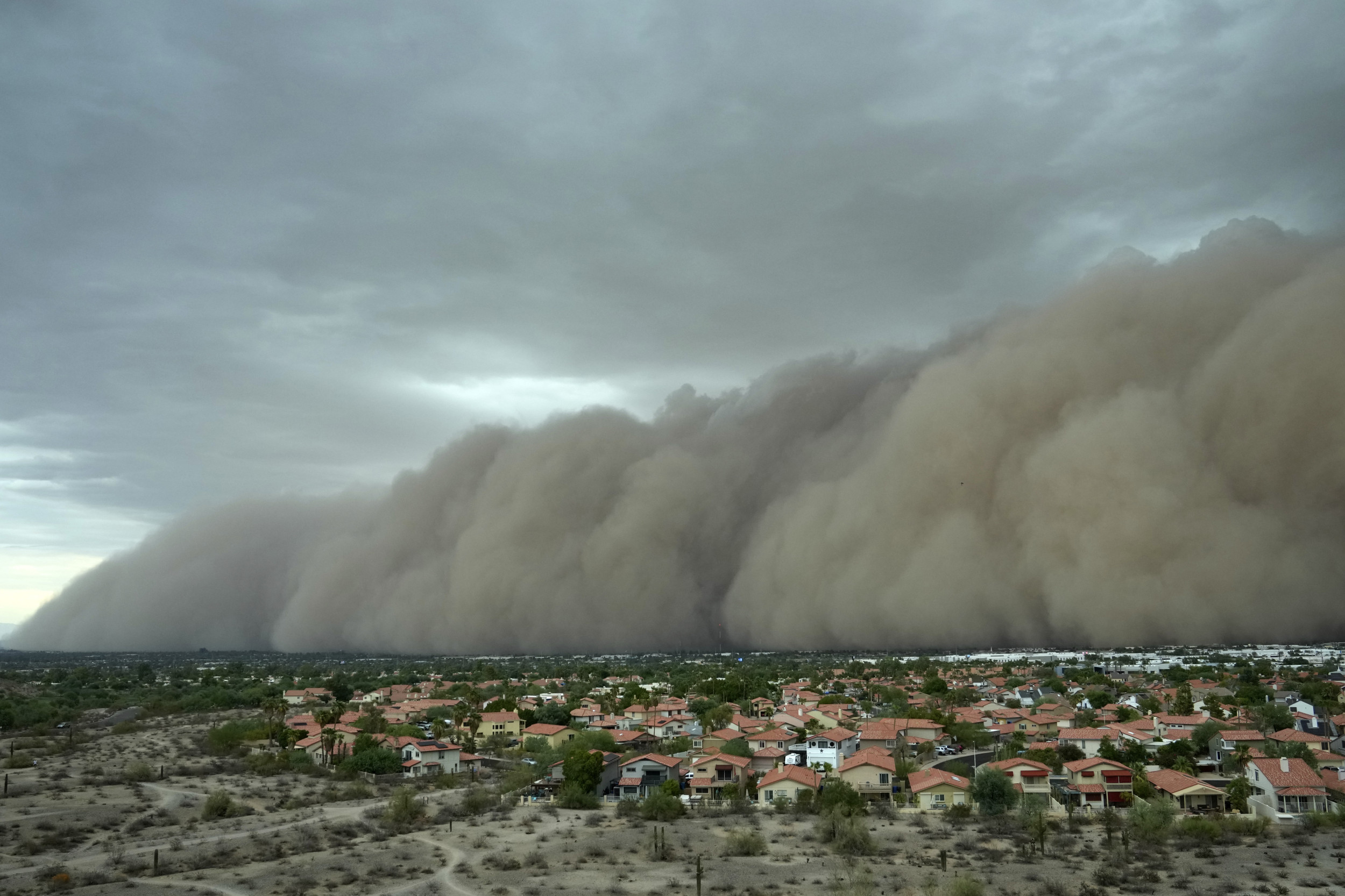 Arizona Dust Storm Swallows Up Phoenix as Thousands Without Power