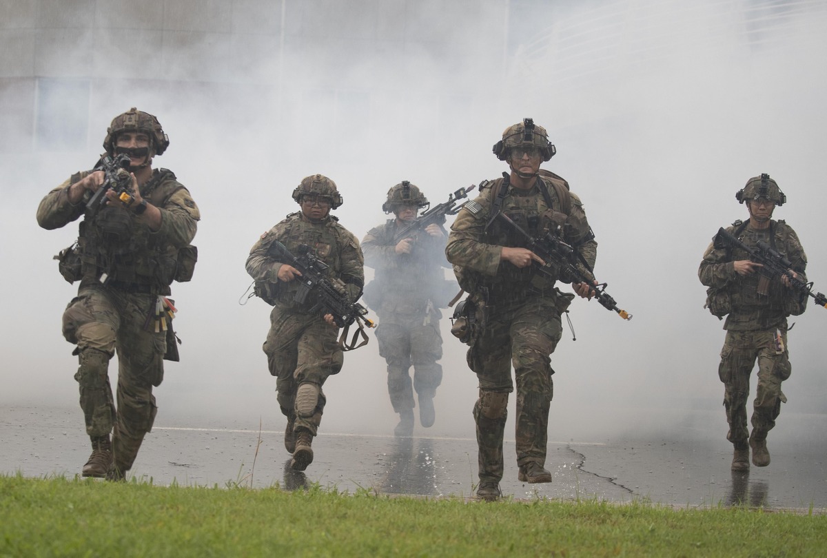 https://d.newsweek.com/en/full/2709449/rok-us-drills.jpg
