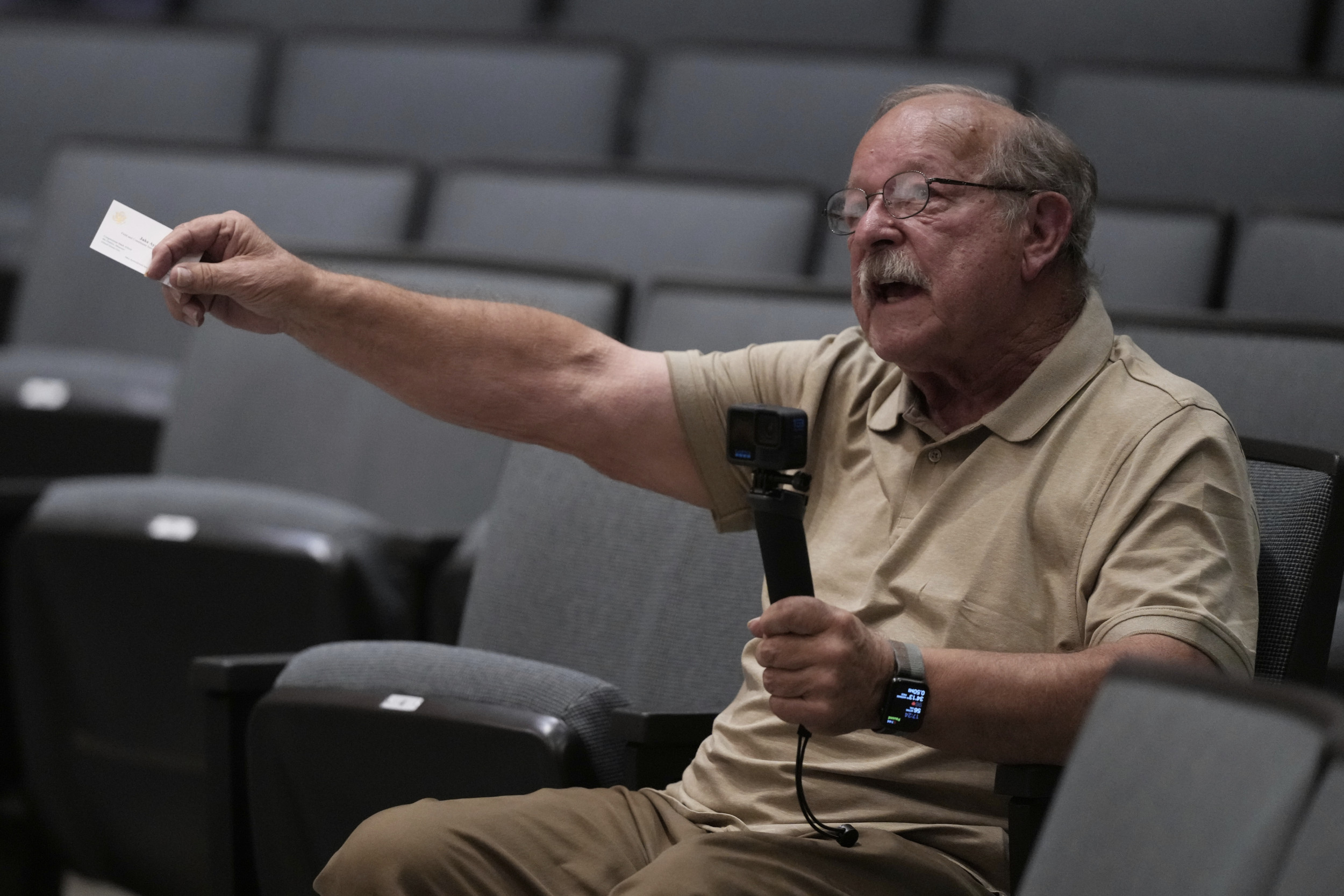 密苏里州农民告诉共和党代表，将他的“脱离特朗普的**”