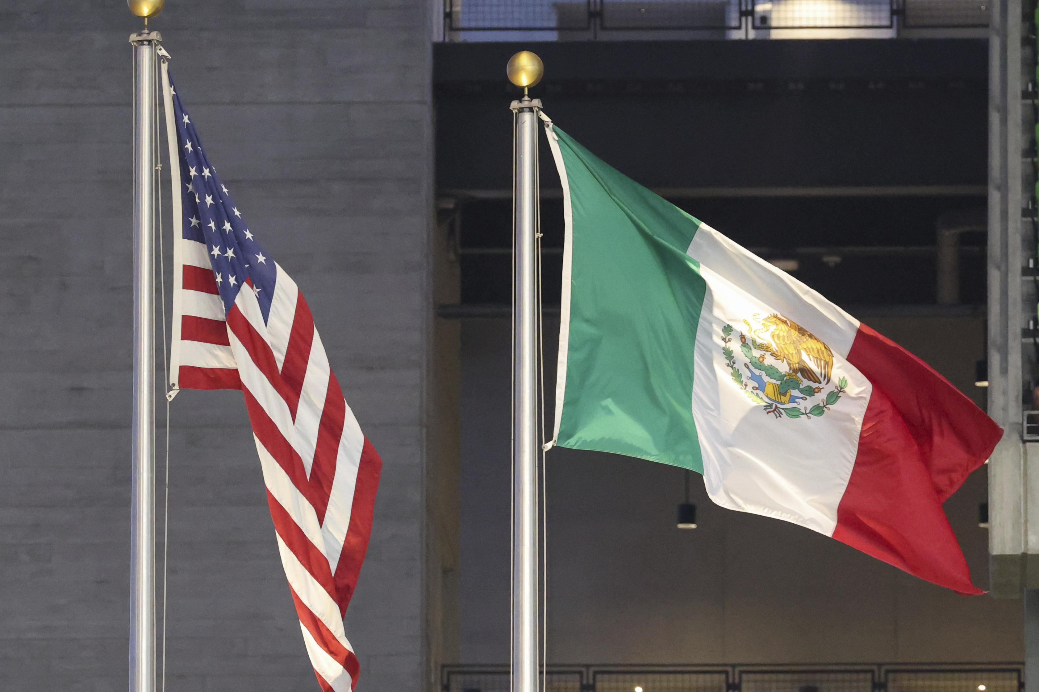 California 'Karen' Confronts Store For Flying Mexican Flag in Video