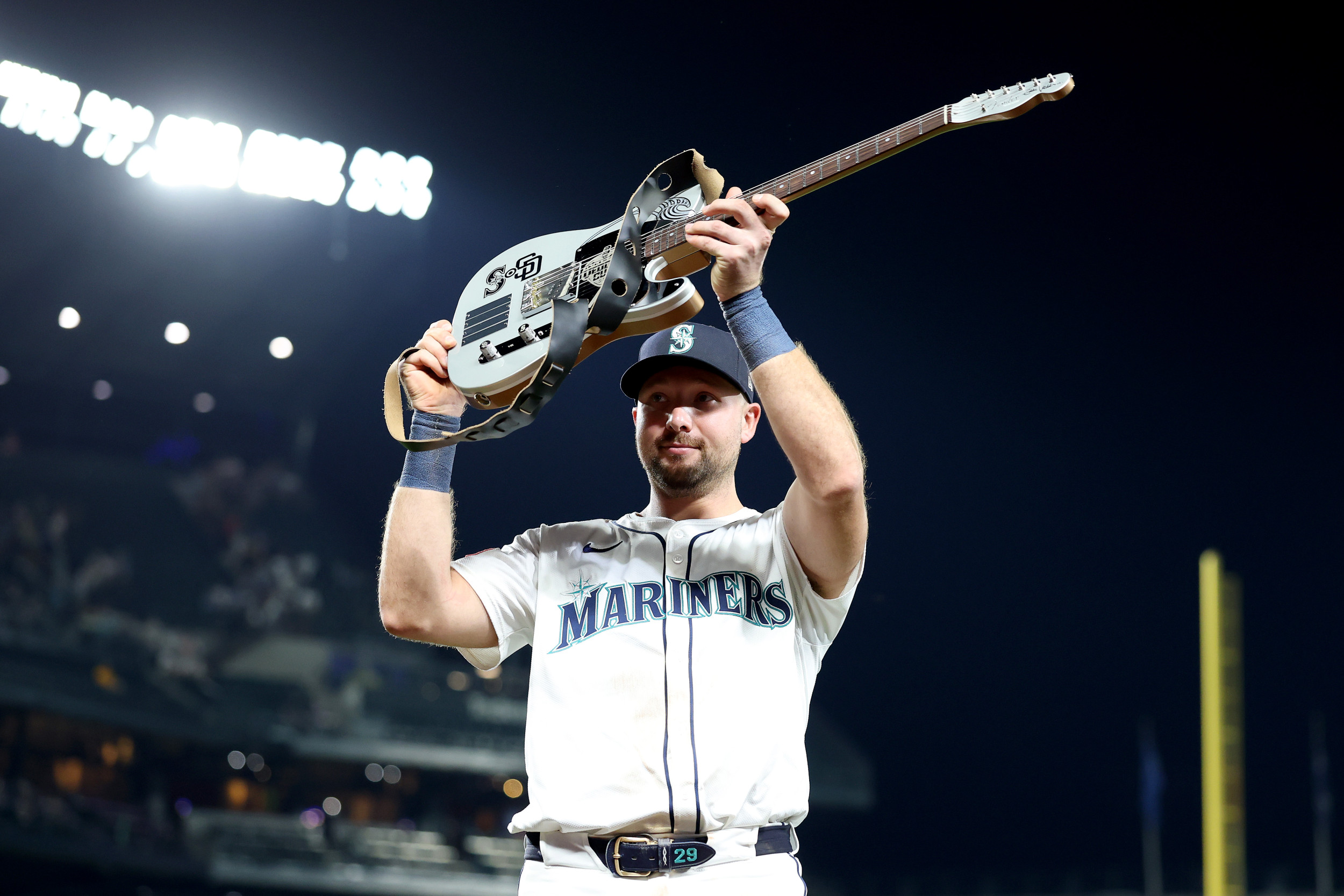Mariners Cal Raleigh Makes History Not Done Since Yankees Legend Mickey Mantle
