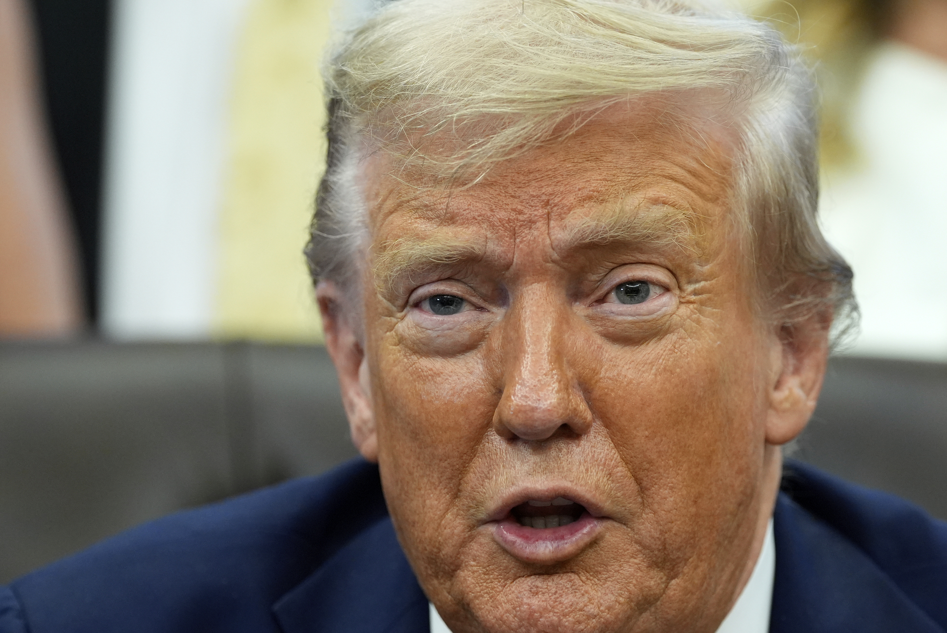 https://d.newsweek.com/en/full/2709710/trump-oval-office.jpg