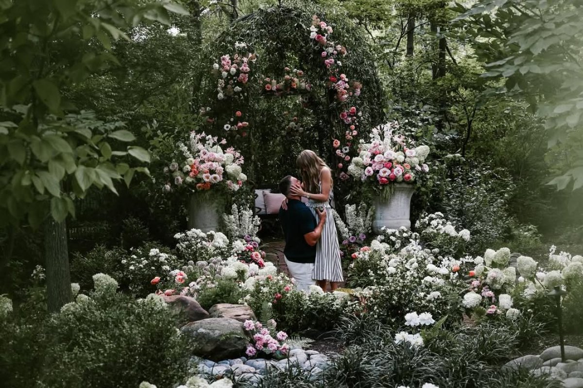 Everything We Know About Taylor Swift's Massive Engagement Ring from Travis  Kelce - Newsweek