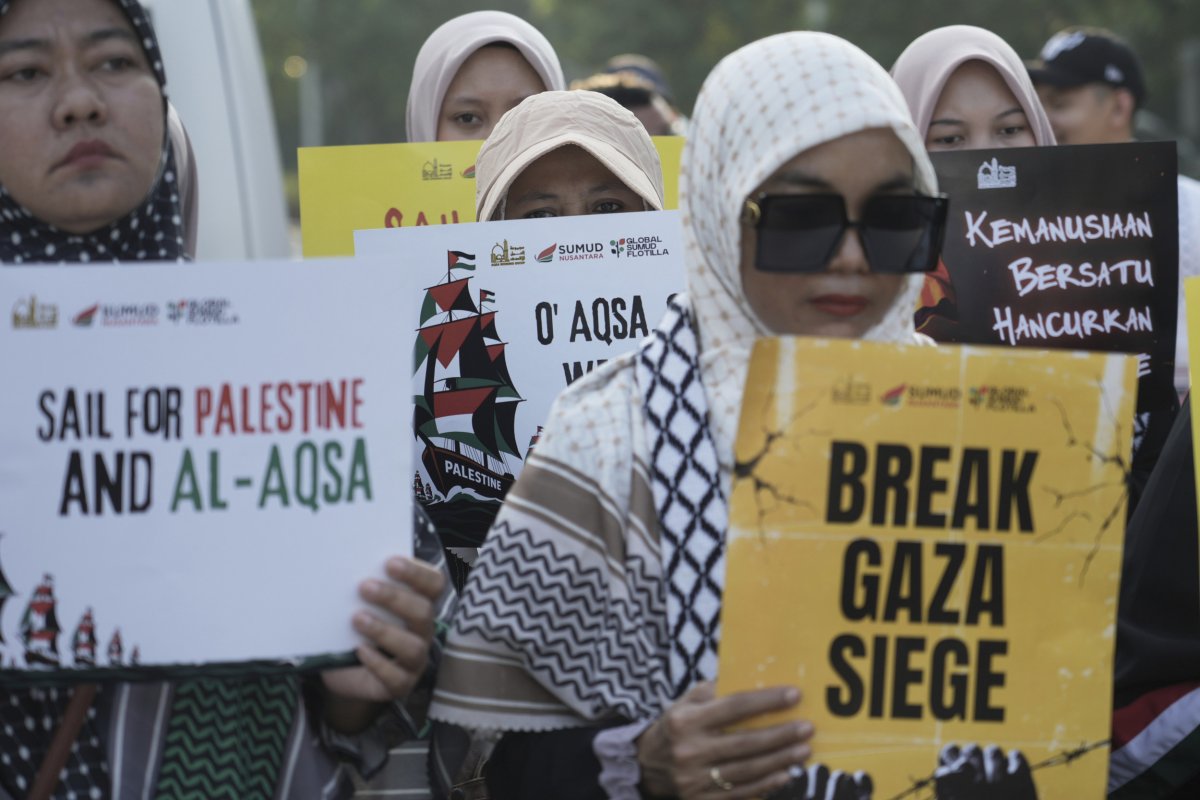 Indonesian Demonstrators Rally for Gazans