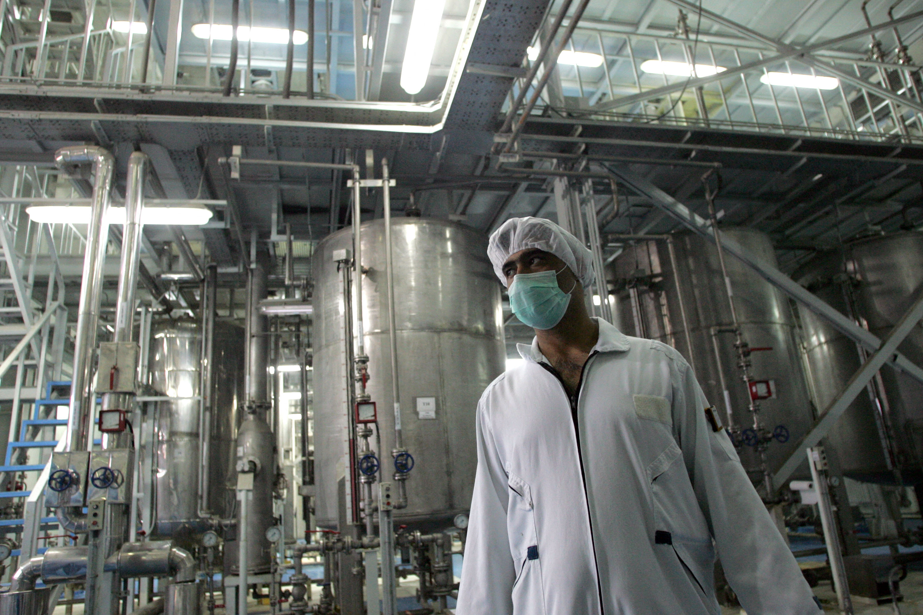 https://d.newsweek.com/en/full/2710184/iran-nuclear-plant.jpg