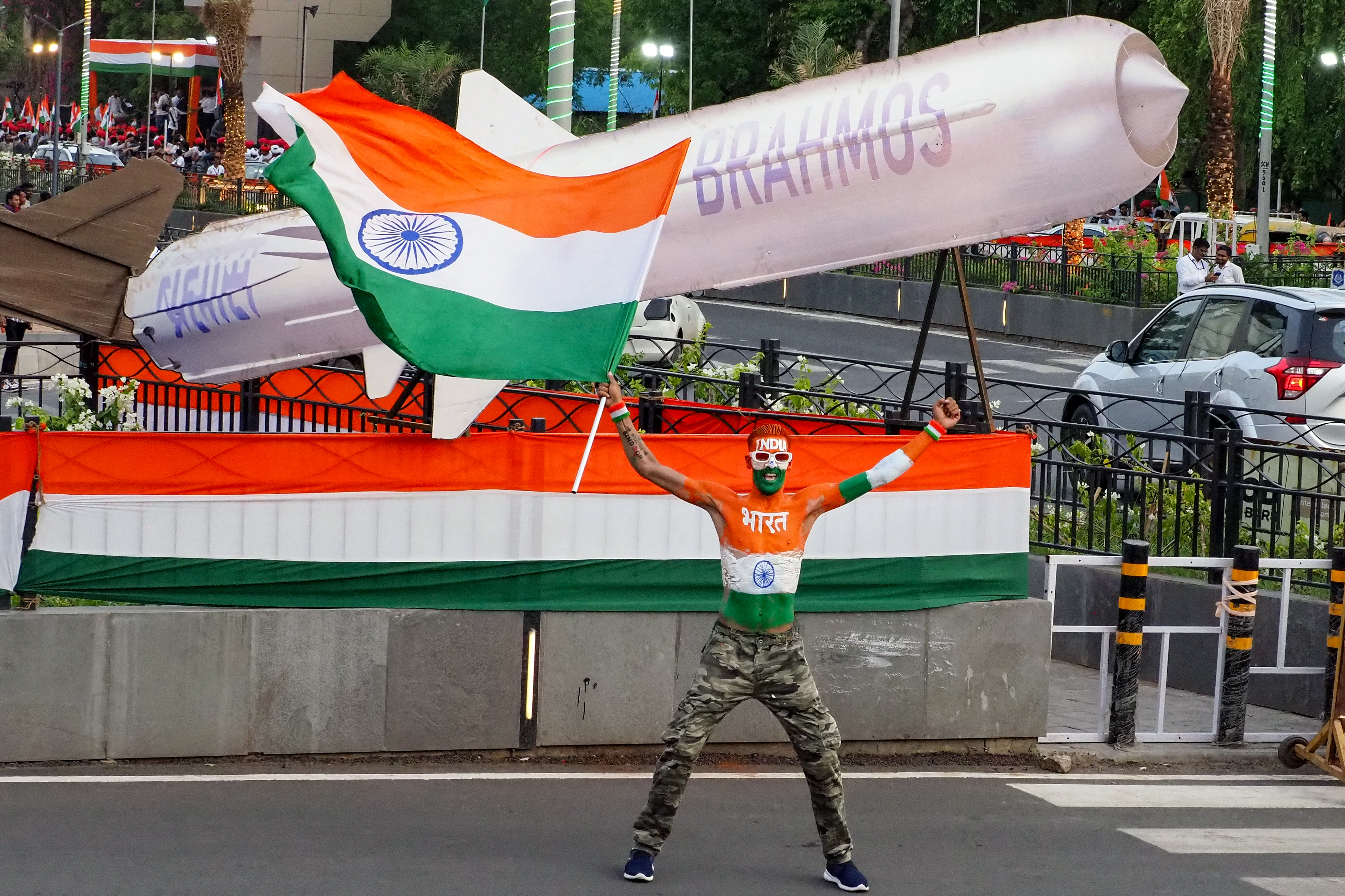 https://d.newsweek.com/en/full/2710274/india-missiles.jpg