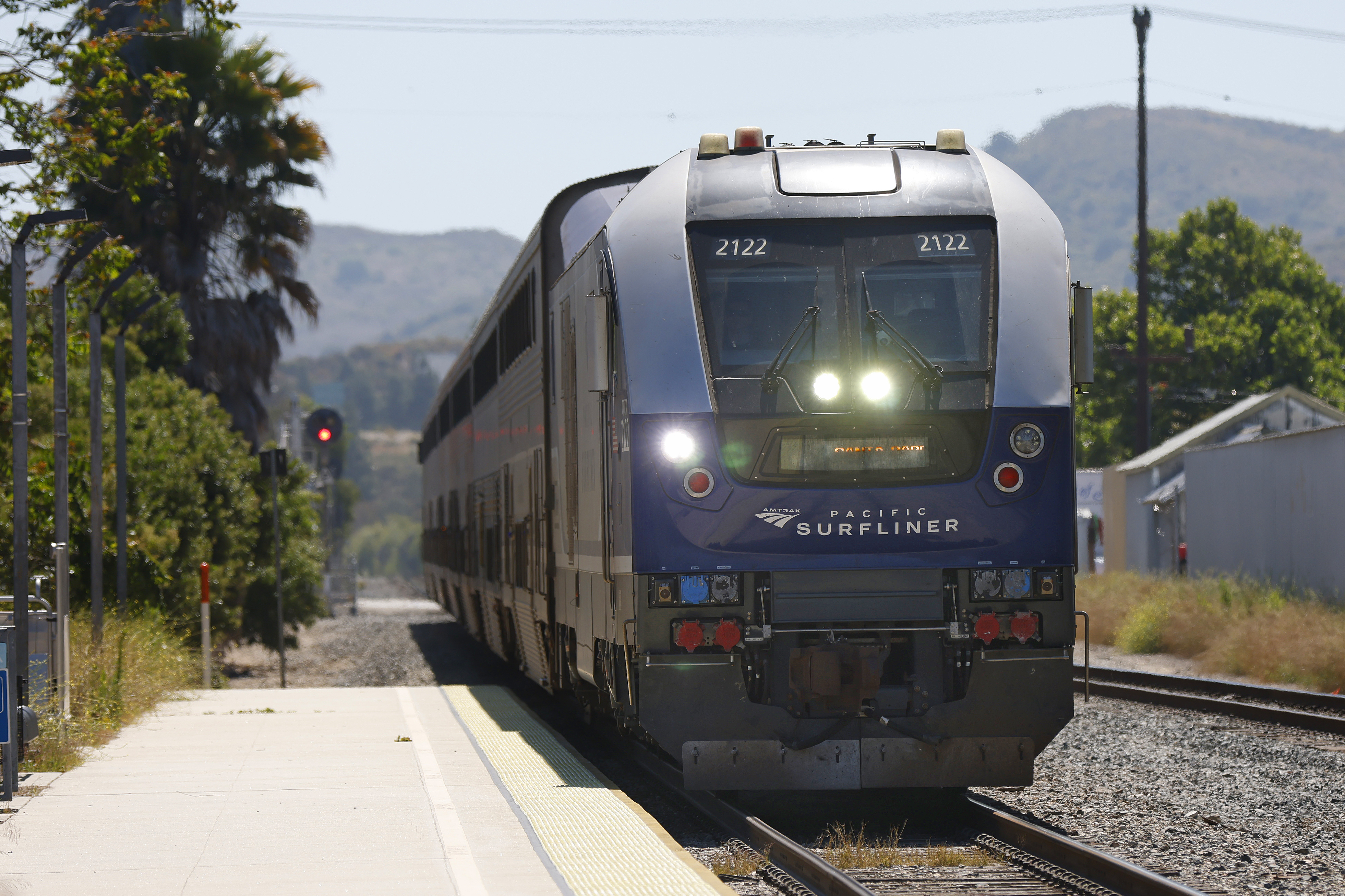 https://d.newsweek.com/en/full/2710499/amtrak-surfliner-california.jpg