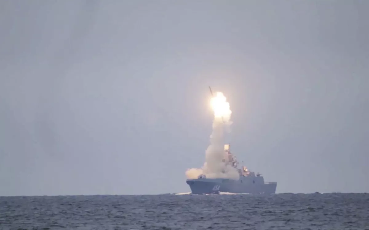 https://d.newsweek.com/en/full/2710557/russia-zircon-missile.webp