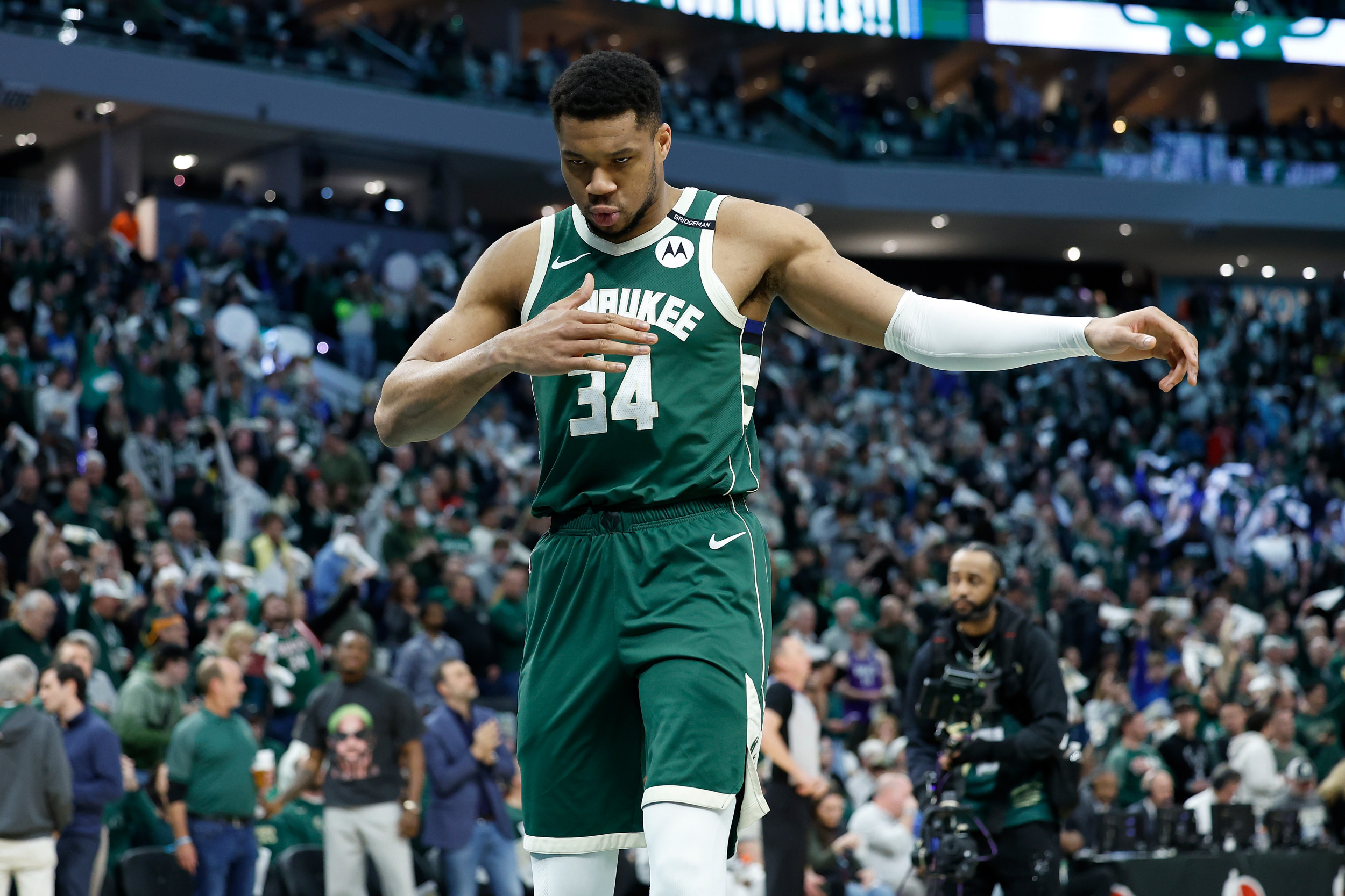 Giannis Antetokounmpo Trade? Bucks Receive Unfortunate Prediction From NBA Insiders